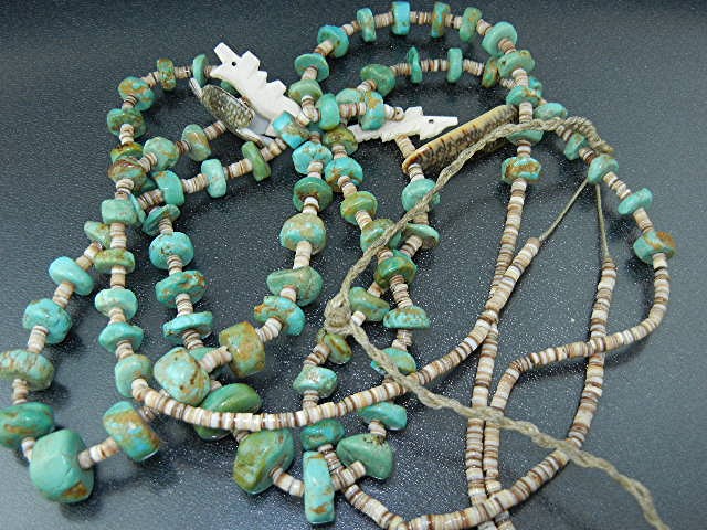Santo Domingo Kingman Turquoise Heishi Fetish Shell Nec