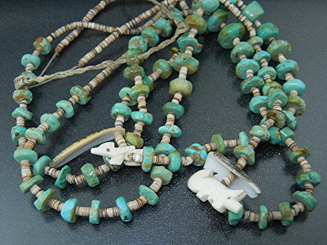 Santo Domingo Kingman Turquoise Heishi Fetish Shell Nec