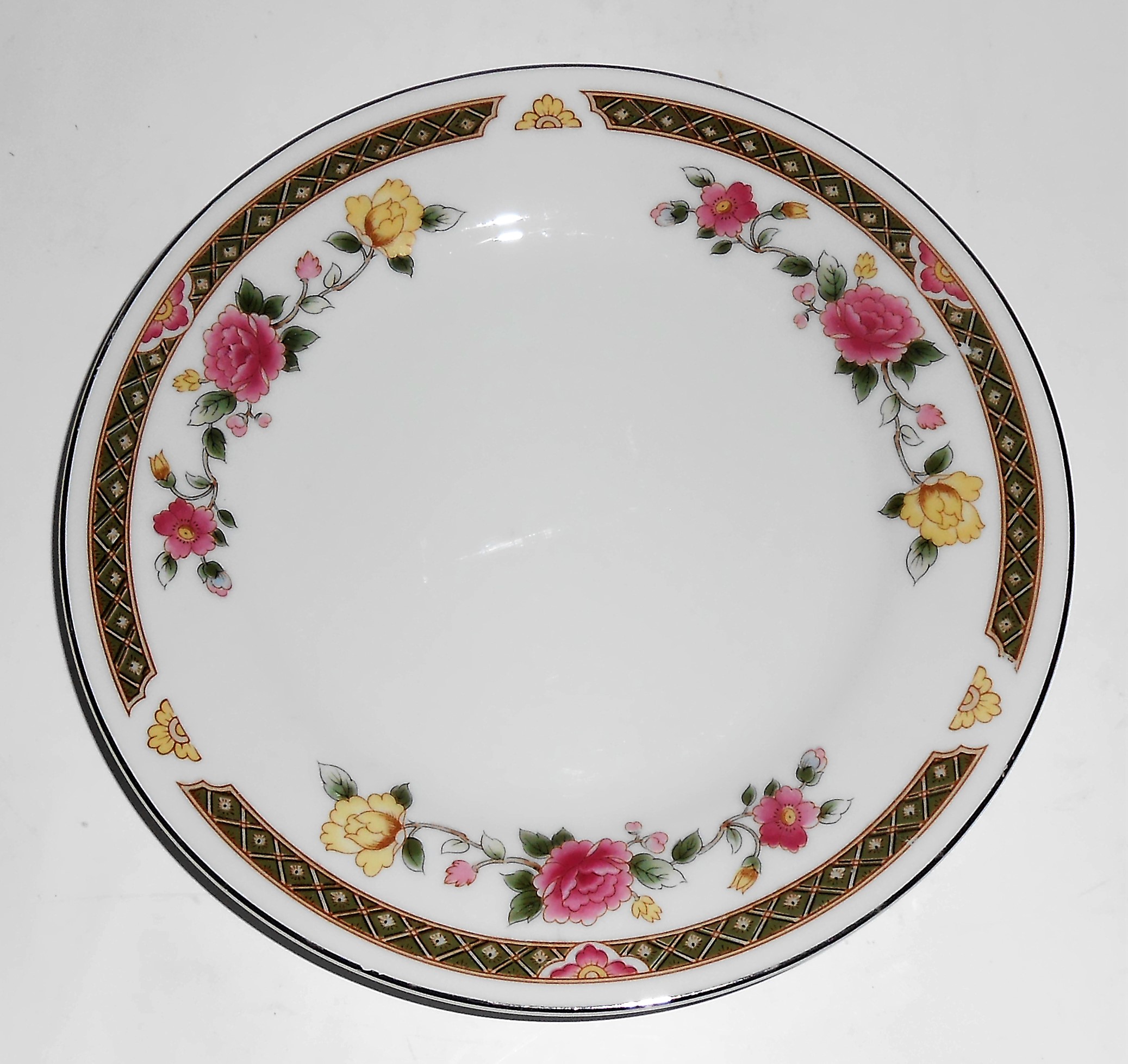 Ranmaru Japan Crescent Fine China Porcelain Rose Tapest
