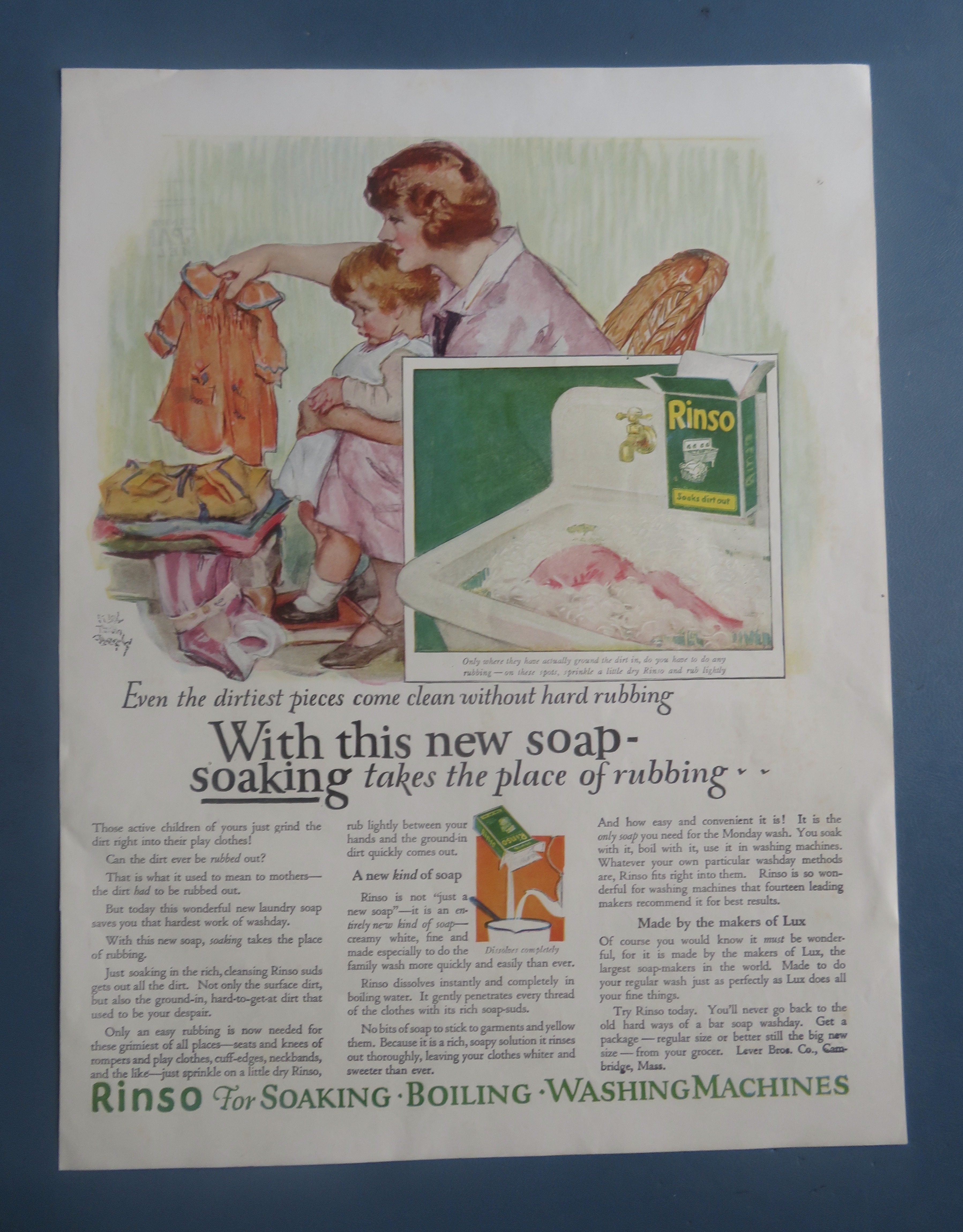 1924 Rinso with Mom & Child Looking At Clean Clothes