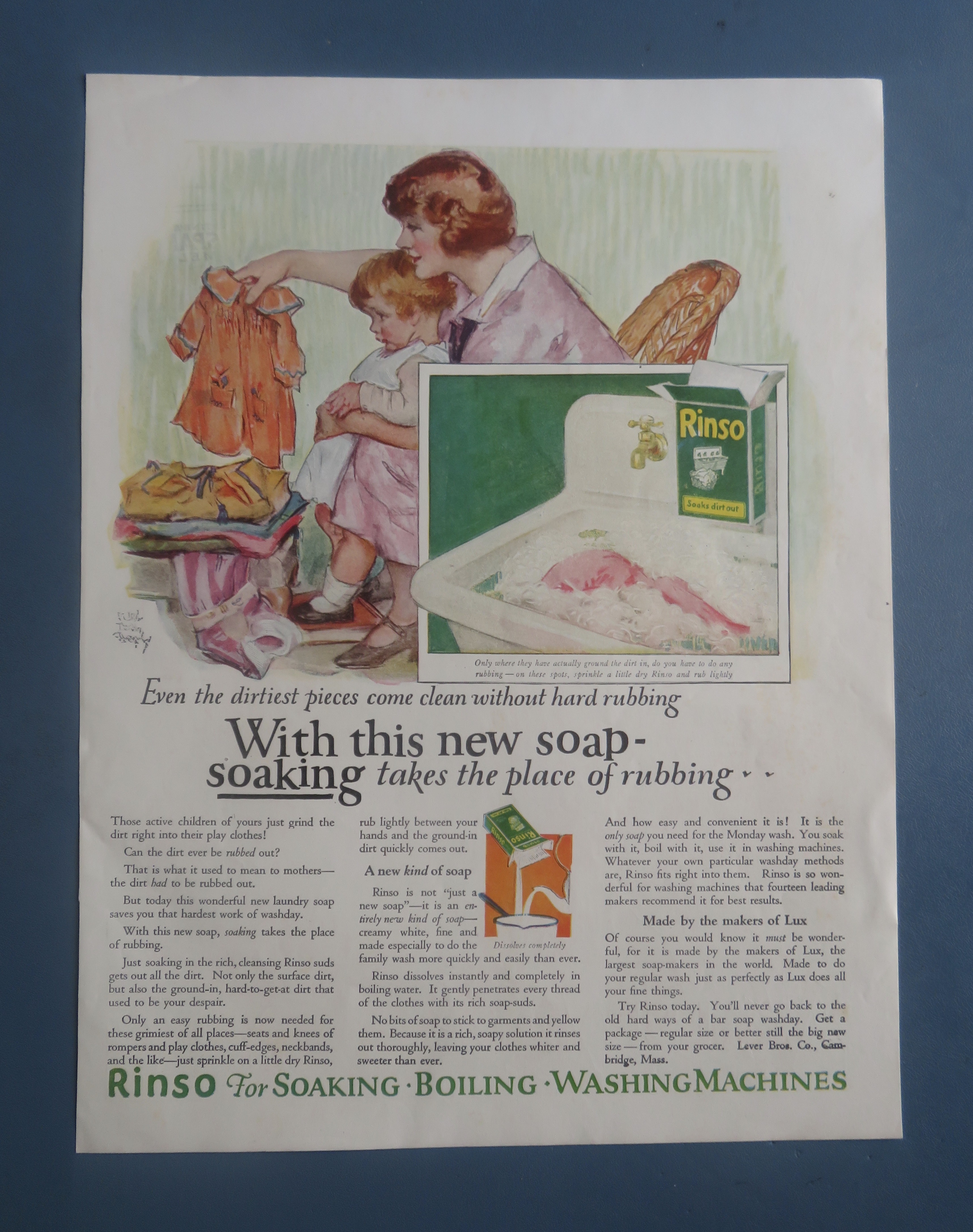 1924 Rinso with Mom & Child Looking At Clean Clothes