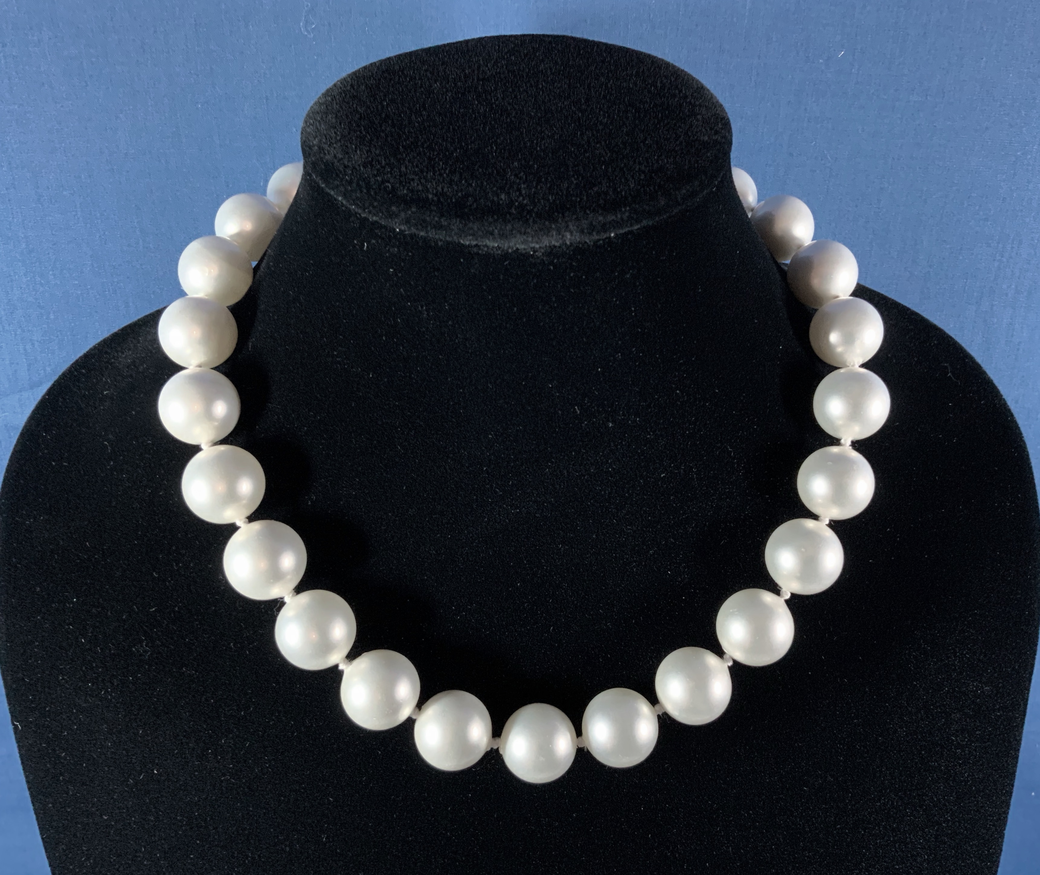 14K White Gold Clasp Shell Pearls Necklace 20mm Necklac