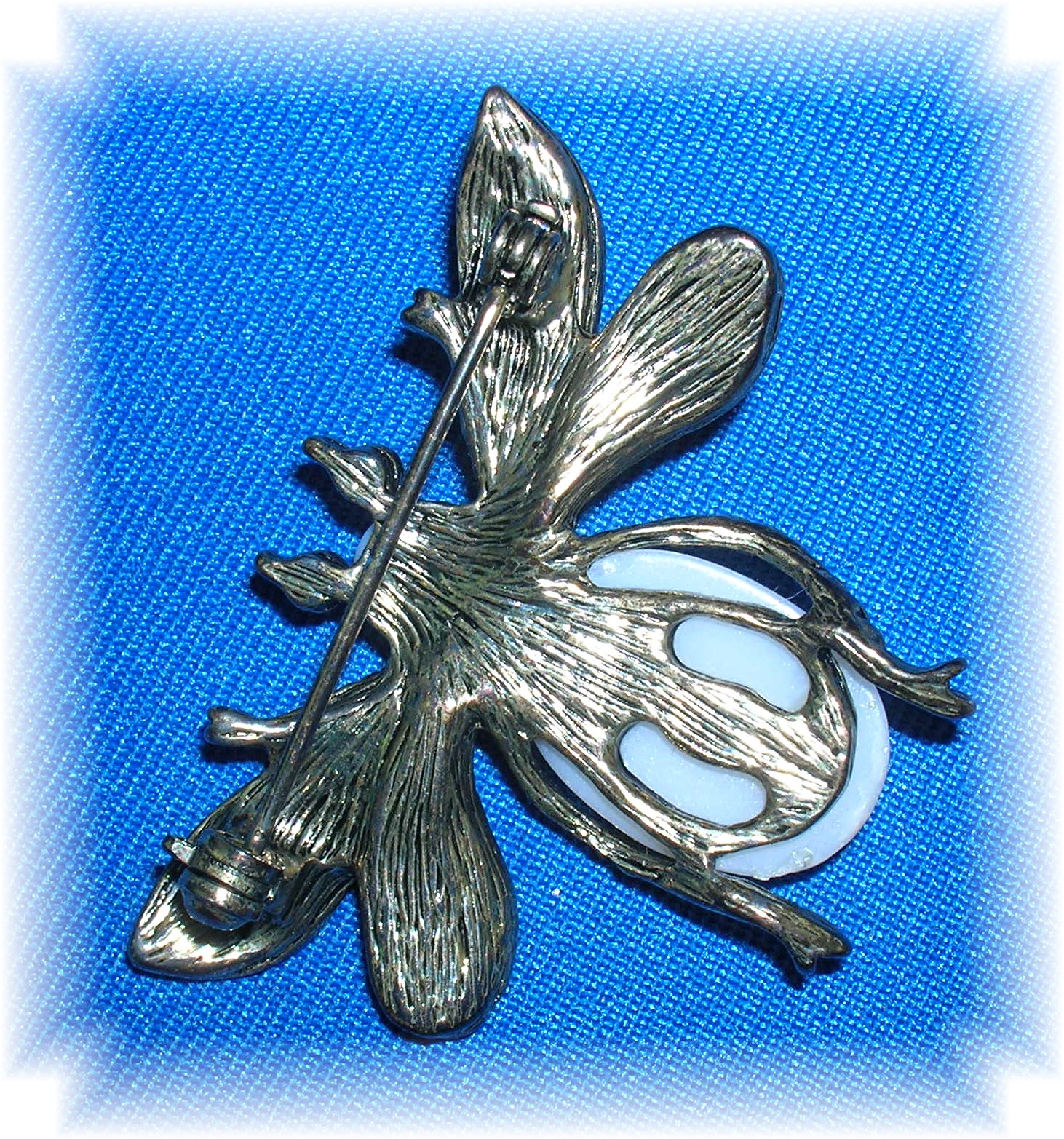 Silvertone Rhinesxtone Pearl Bug Brooch Pin