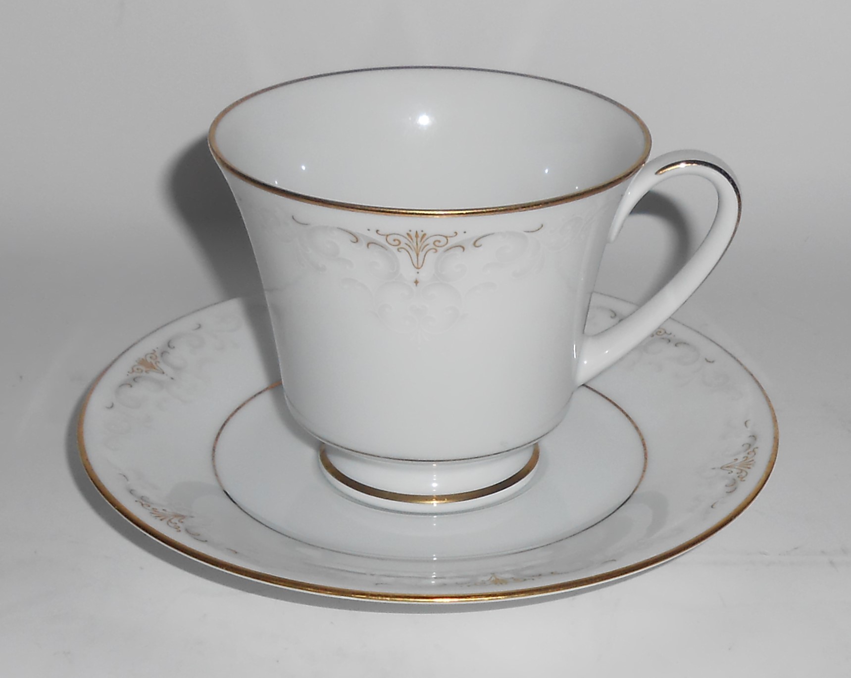 Noritake China Porcelain Glendola 2220 Gold Cup & Sauce