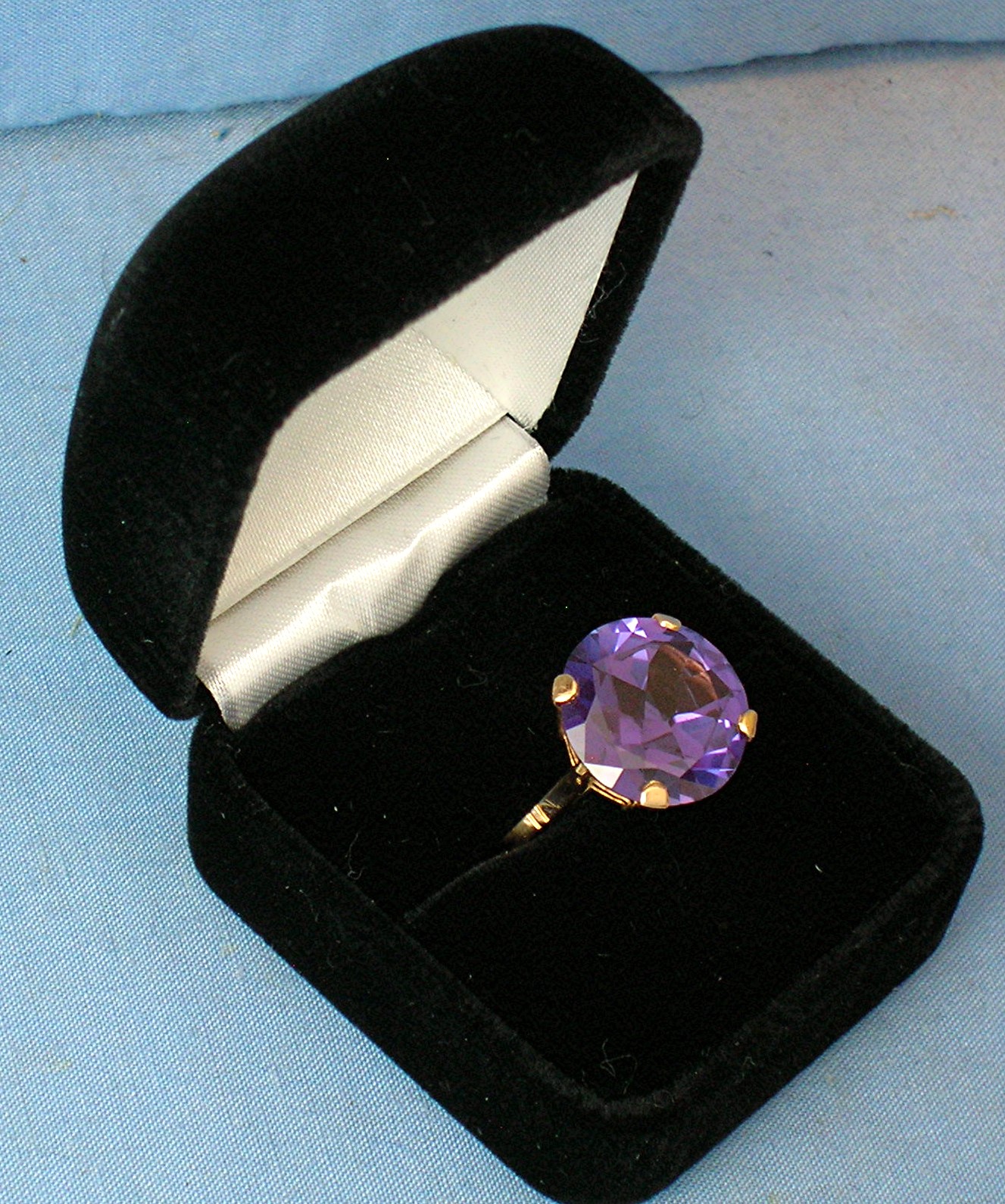 Ring  14K Gold & 13ct  Synthetic Alexandrite