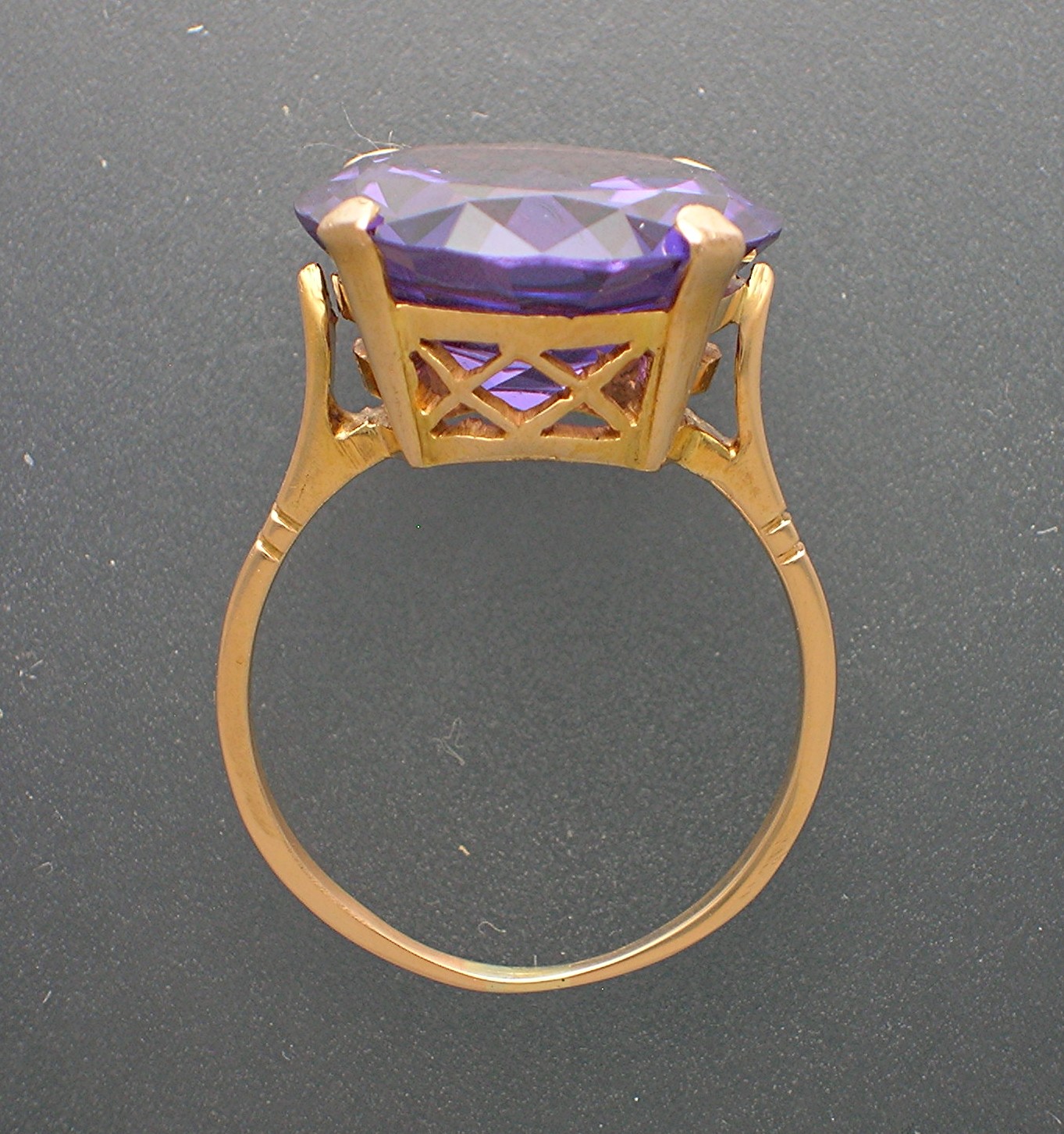 Ring  14K Gold & 13ct  Synthetic Alexandrite