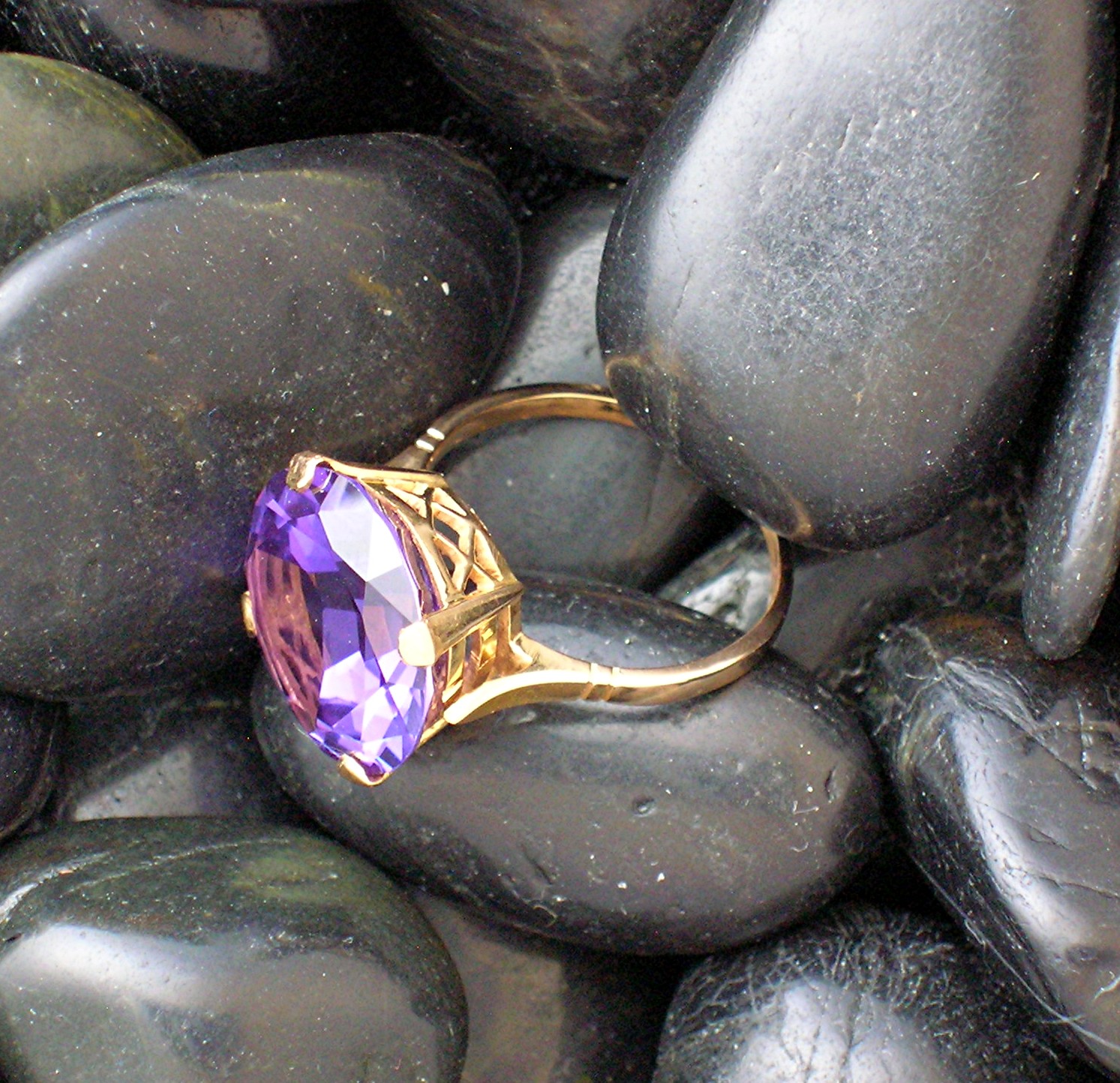 Ring  14K Gold & 13ct  Synthetic Alexandrite