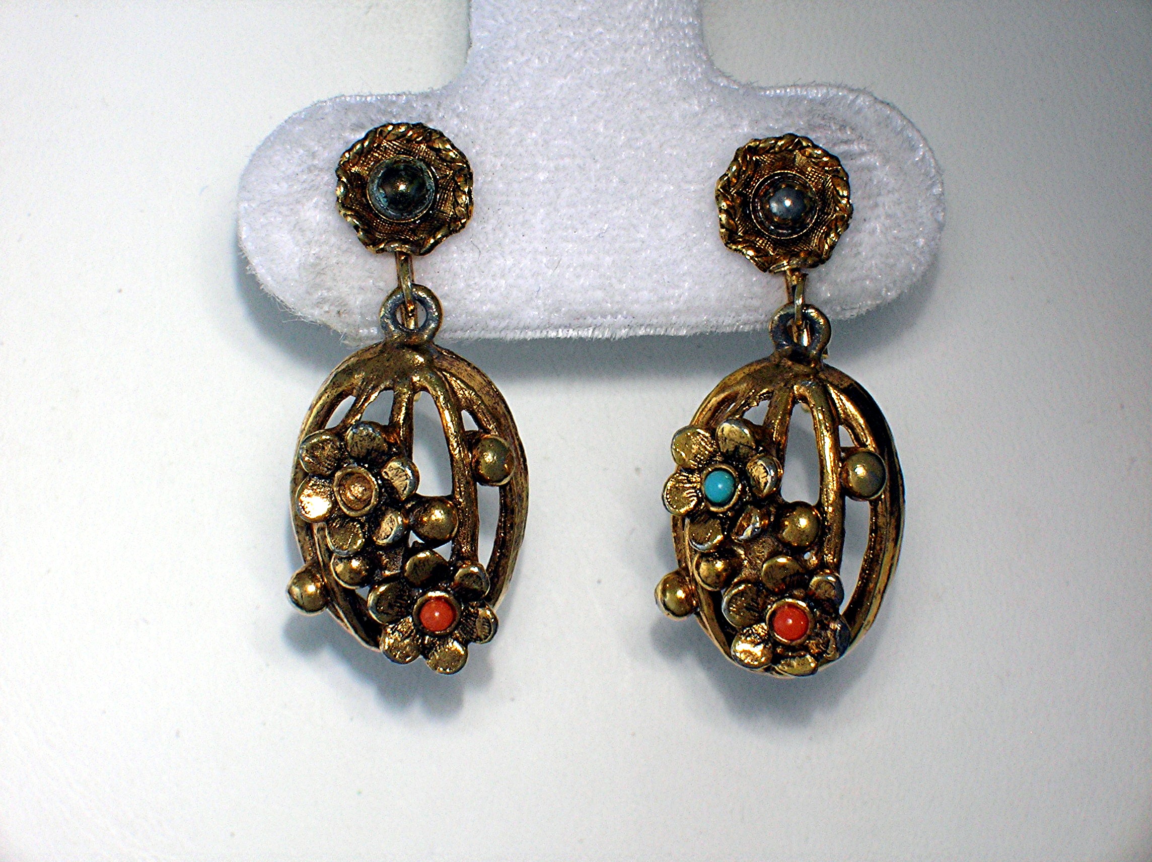 Beautiful Vintage Dangling Clip Earrings