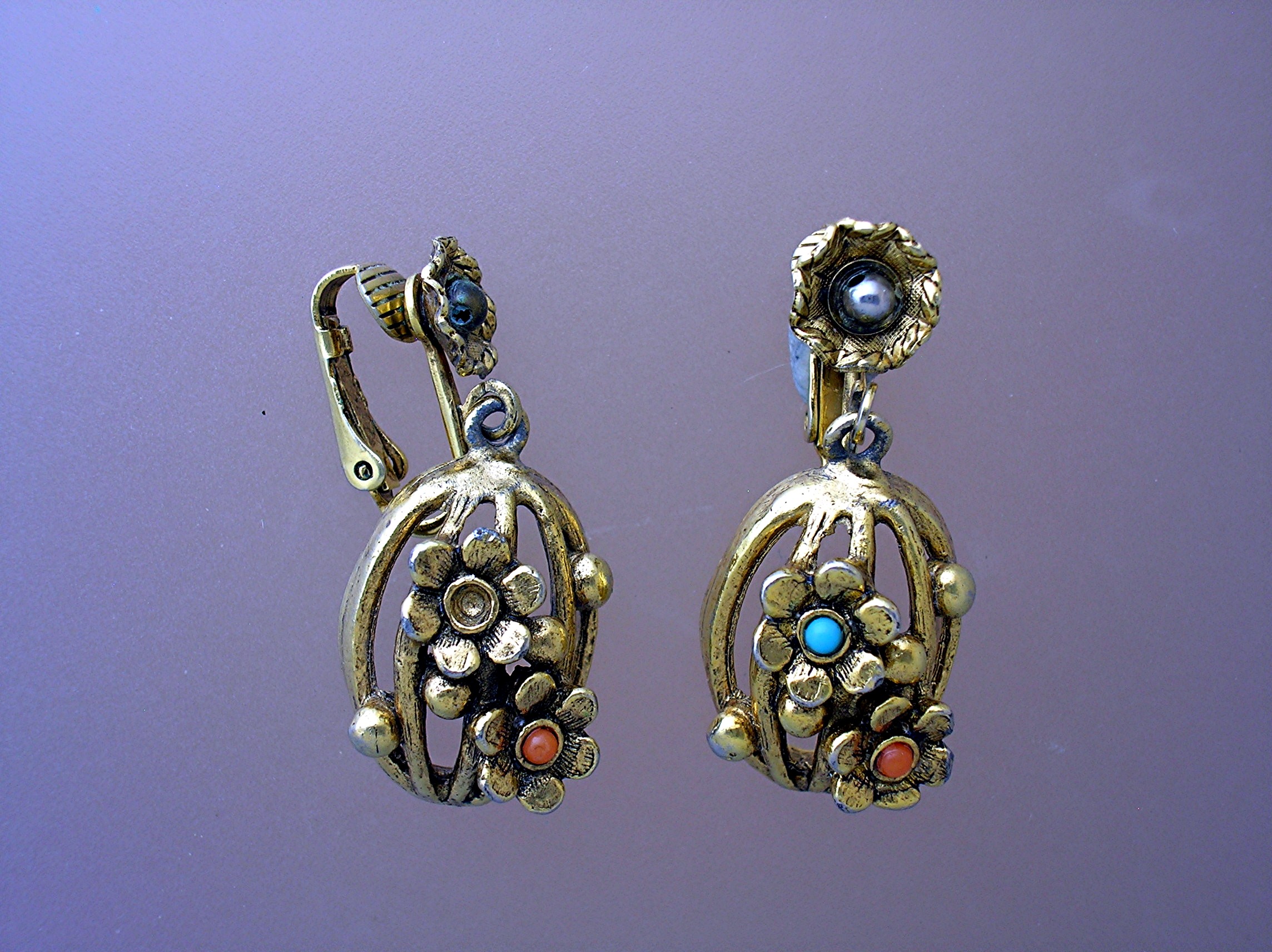 Beautiful Vintage Dangling Clip Earrings