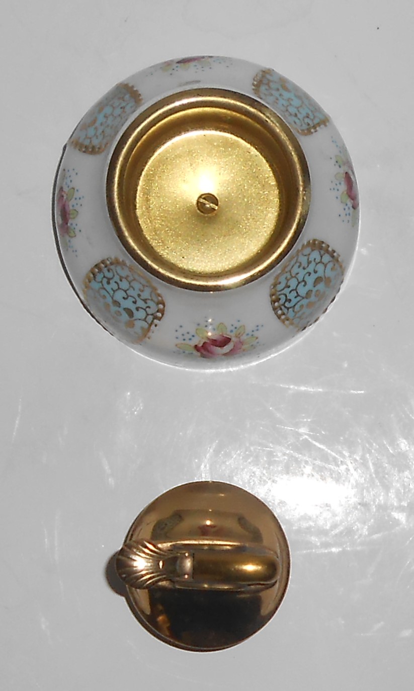 VINTAGE Porcelain w/Gold Evans Butane Lighter