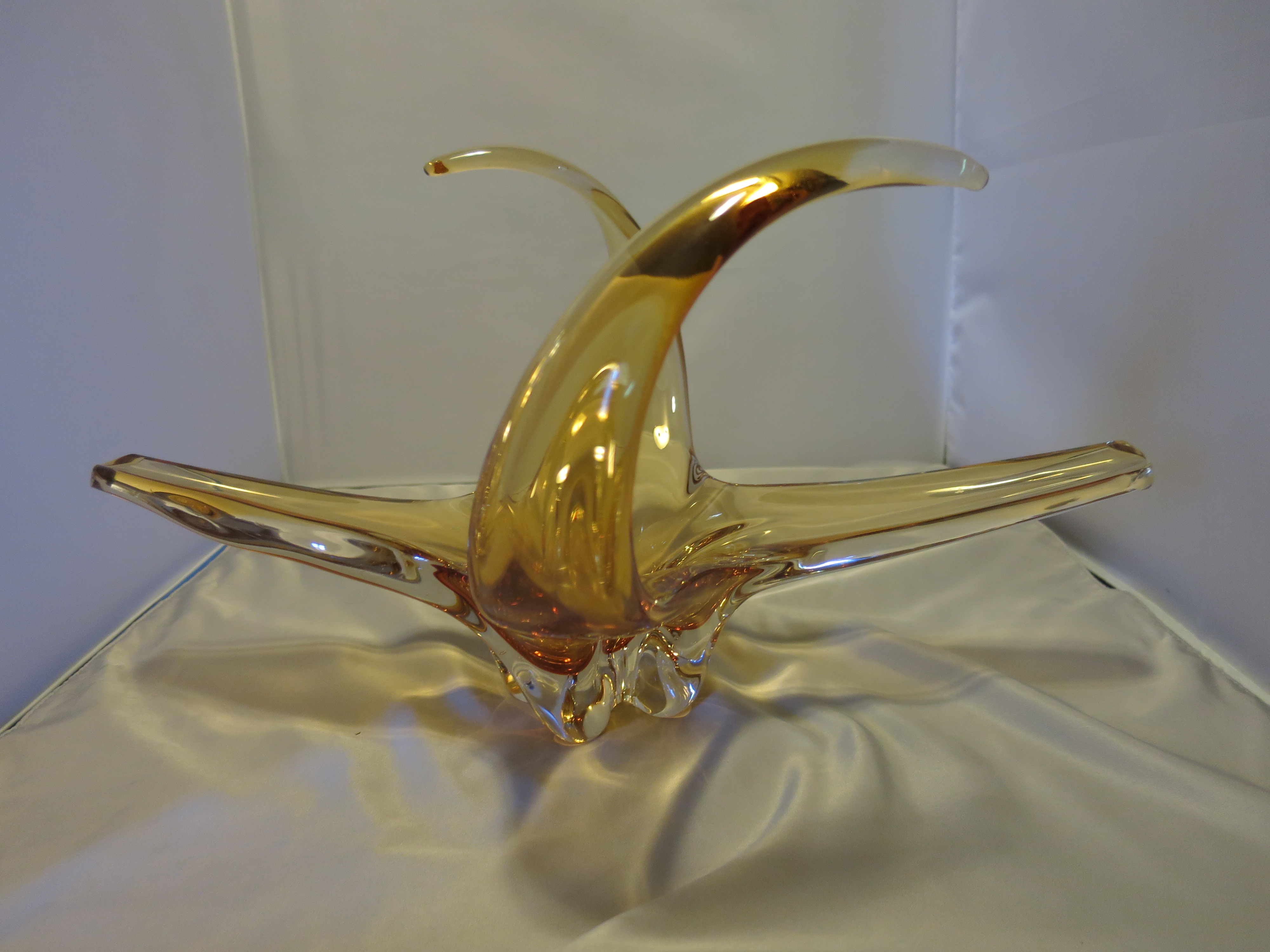 Canada Glass Chalet Spike Art Glass Bowl