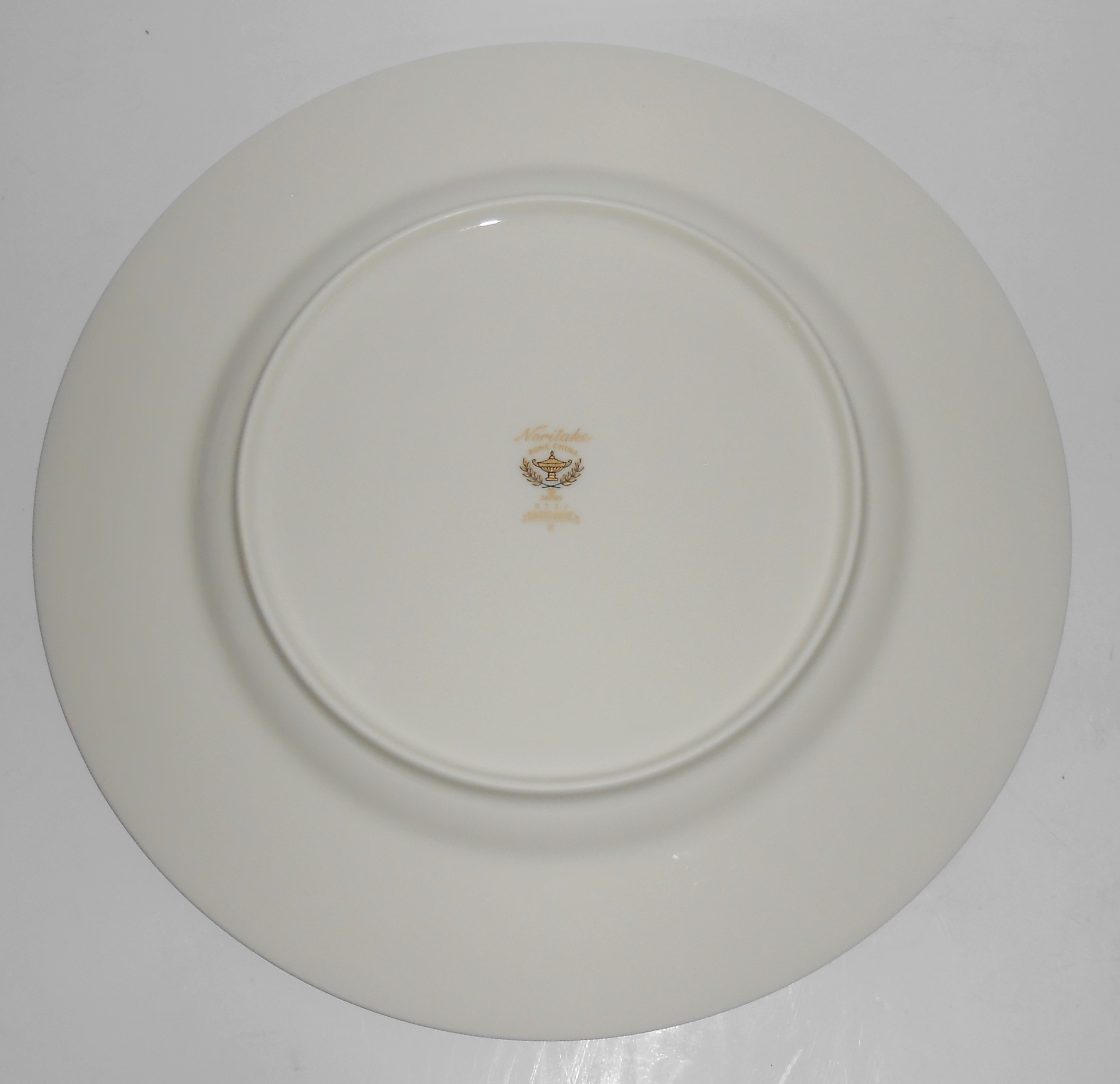 Noritake China Porcelain Barrymore Gold 9737 Dinner Pla