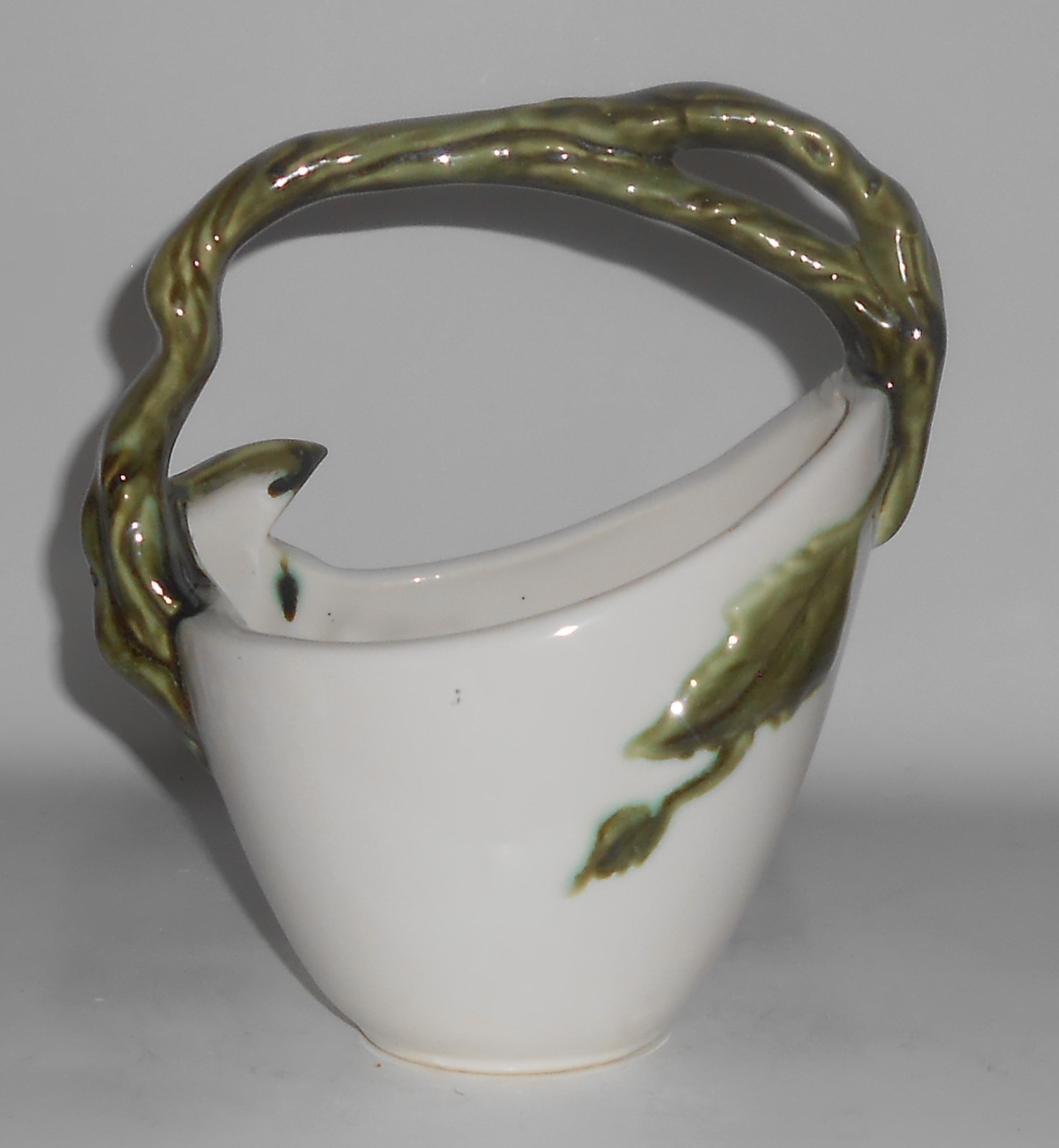 Hull Art Pottery Tokay #6 Handled Basket #2