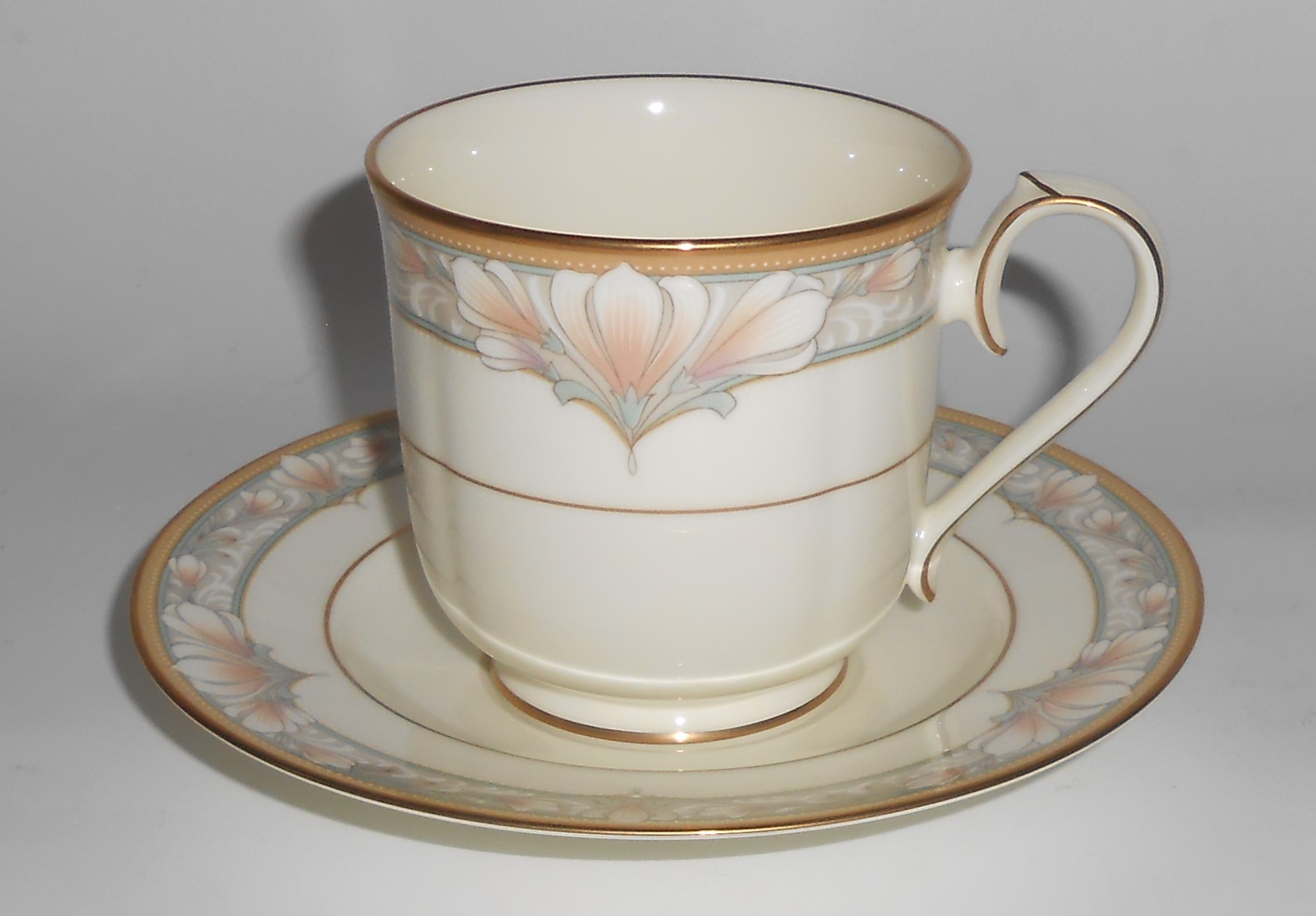 Noritake China Porcelain Barrymore Gold 9737 Cup & Sau