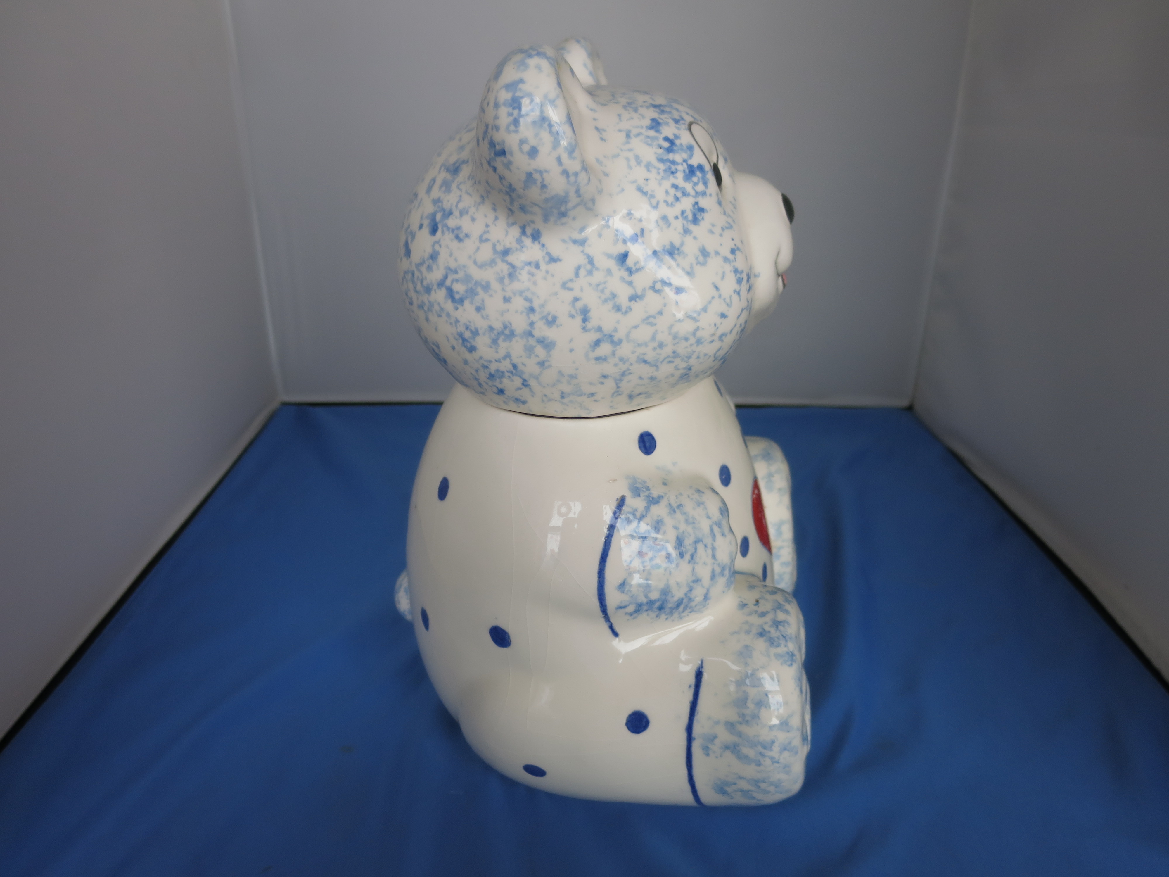 Bear Cookie Jar Heart Made in Brazil Sponge-ware Motif