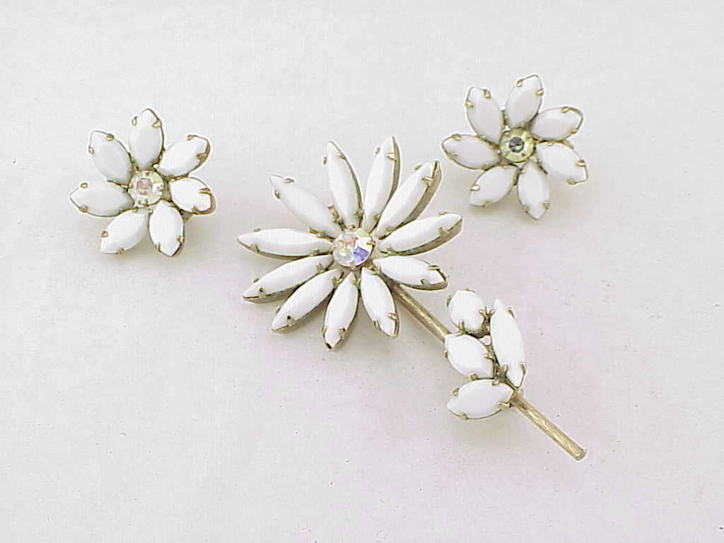 Vintage White Milk Glass And Rhinestone Flower Brooch Earrings Set