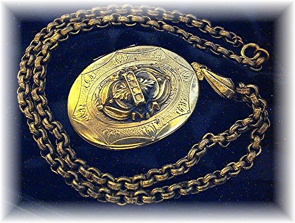 Necklace Large Goldtone Picture Locket & Chain