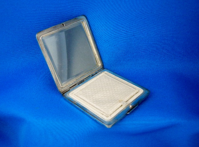 Compact Sterling Silver Zodiac Compact D.K Depose