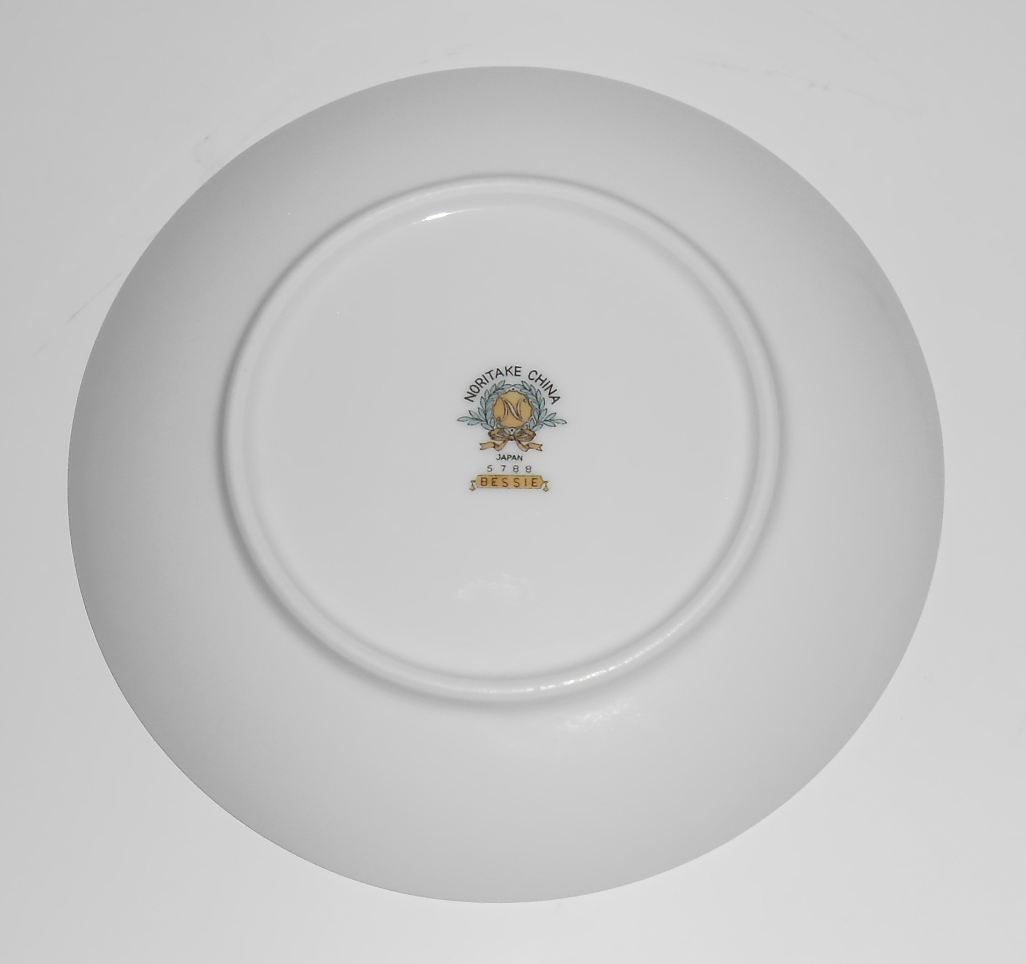 Noritake Porcelain China 5788 Bessie Bread Plate