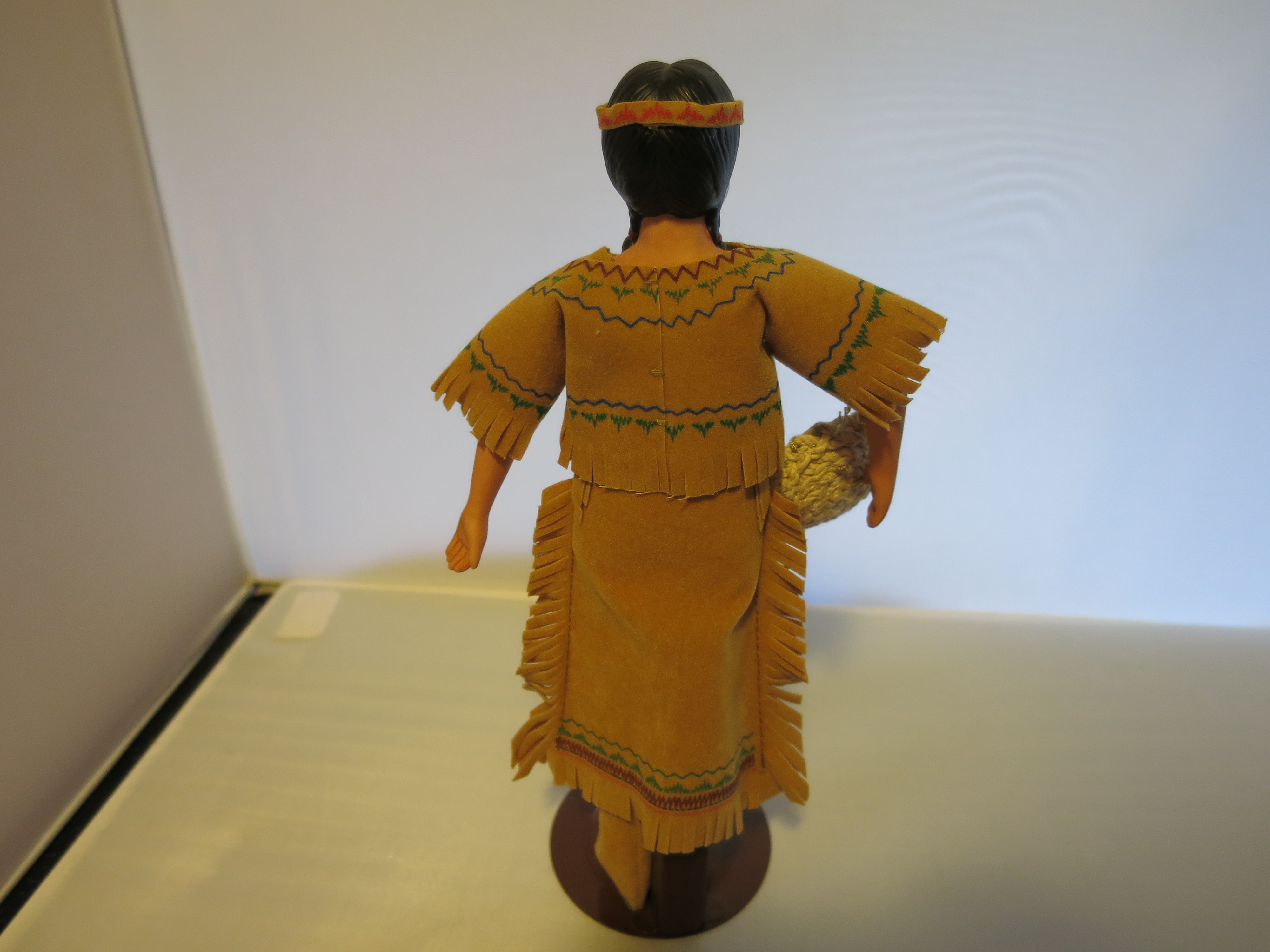 Avon Porcelain Indian doll Collectable 1991 Tasime