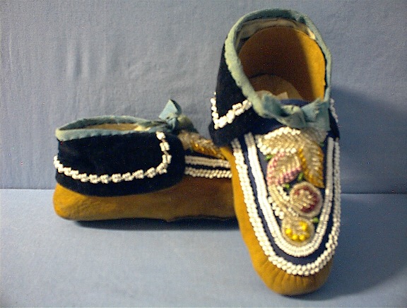 Native American Handbeaded Moccasins 40s