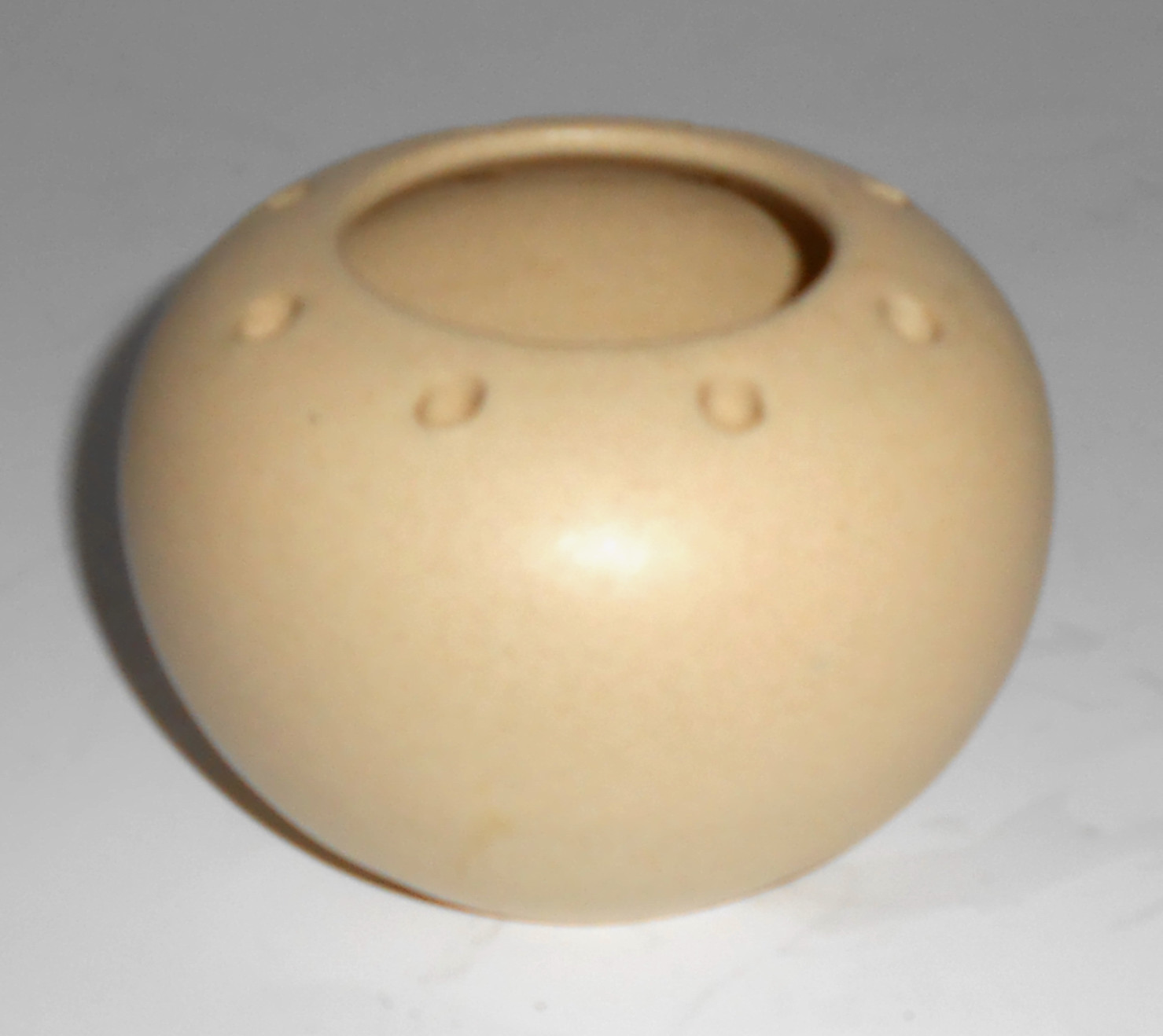 Rosemeade Pottery Pale Yellow Flower Frog Vase! MINT