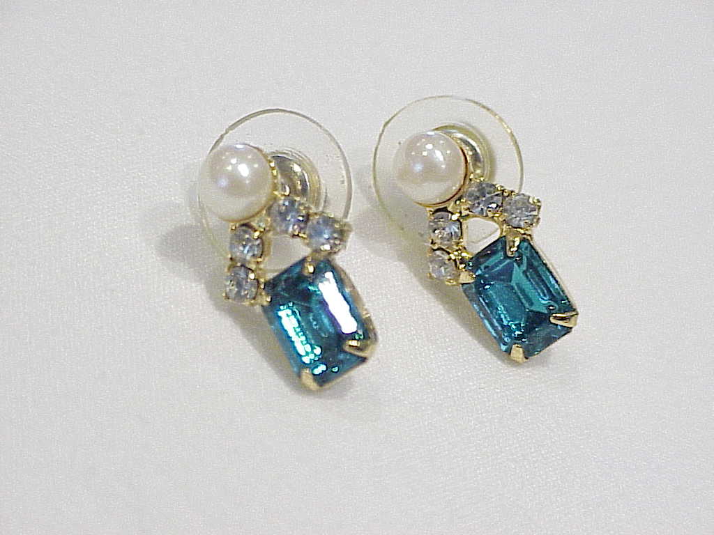 Blue Rhinestone Slide Pearl Necklace And Pierced Earrings Set