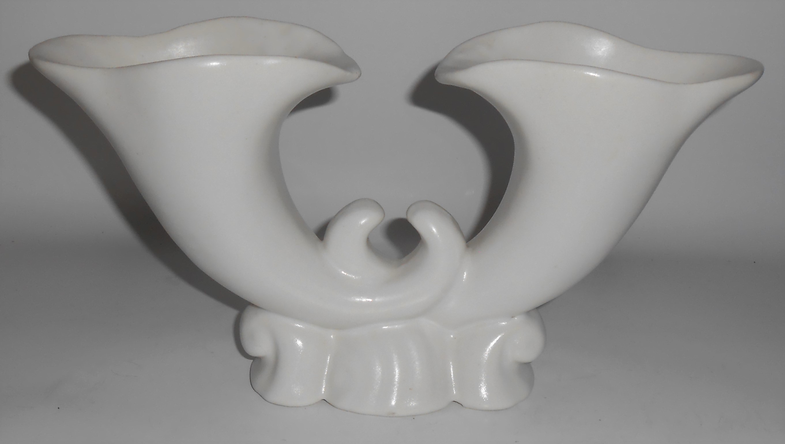 Bauer Pottery Atlanta Ivory Double Cornucopia Vase