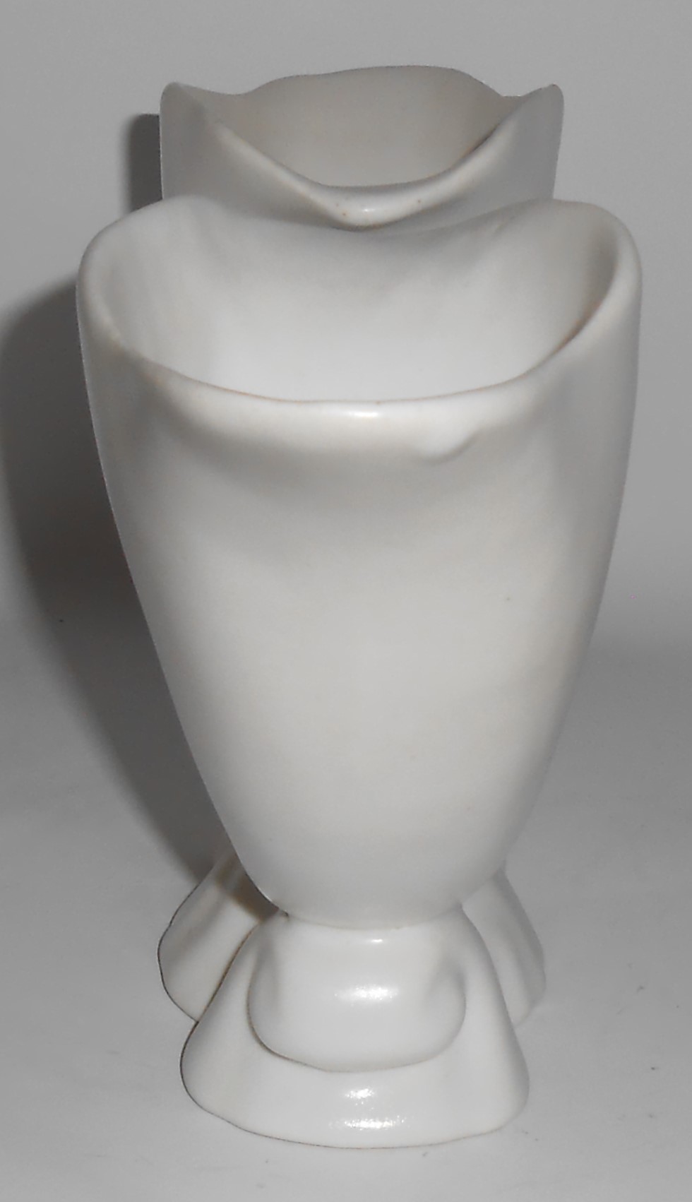 Bauer Pottery Atlanta Ivory Double Cornucopia Vase