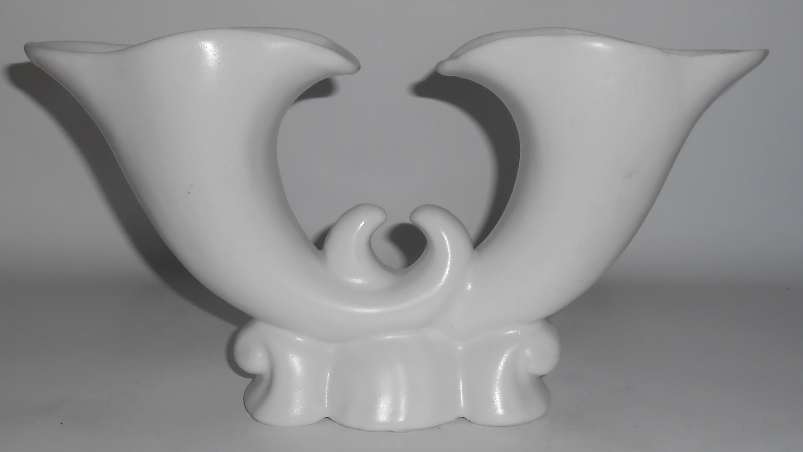 Bauer Pottery Atlanta Ivory Double Cornucopia Vase