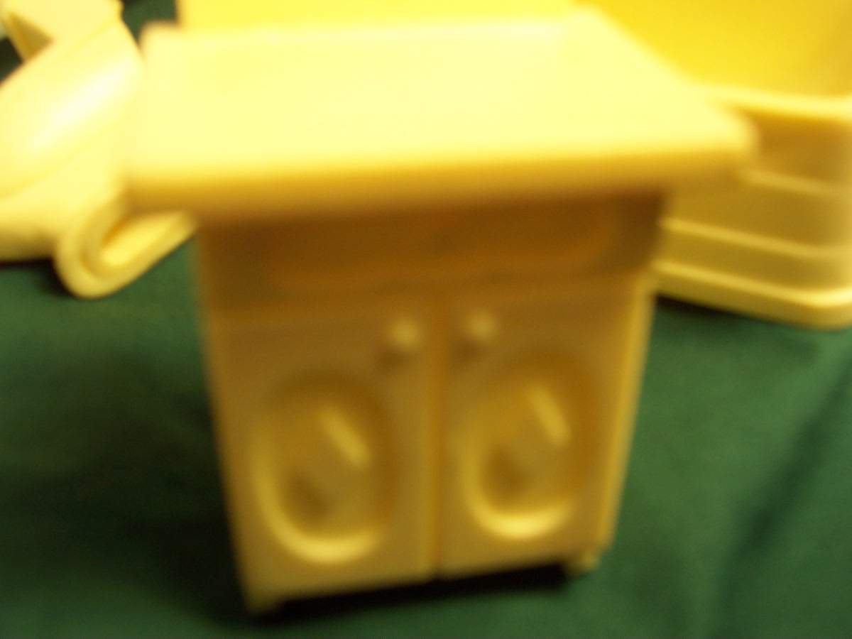 Dollhouse Bathroom Set Toilet Vanity Bathtub