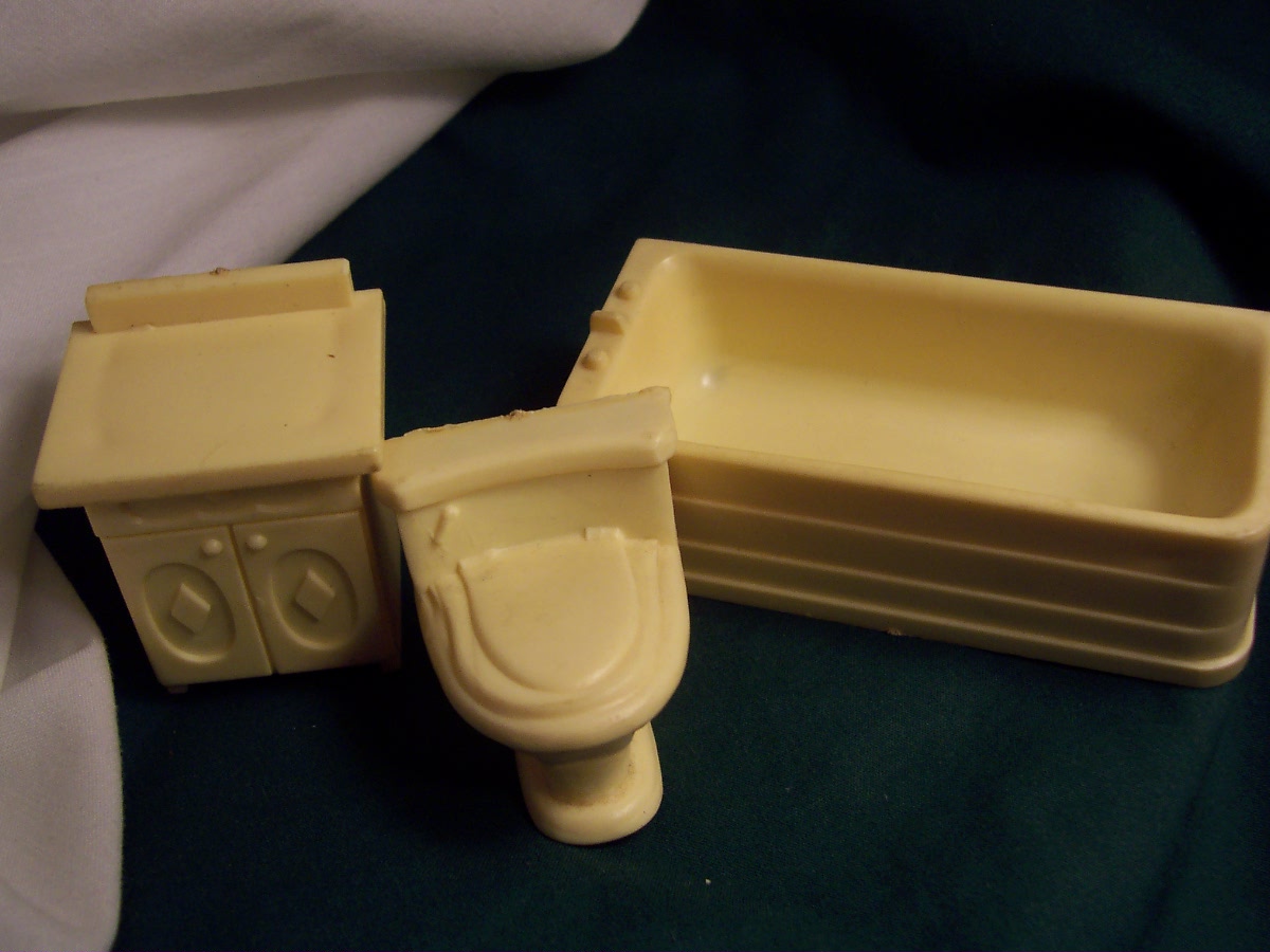 Dollhouse Bathroom Set Toilet Vanity Bathtub