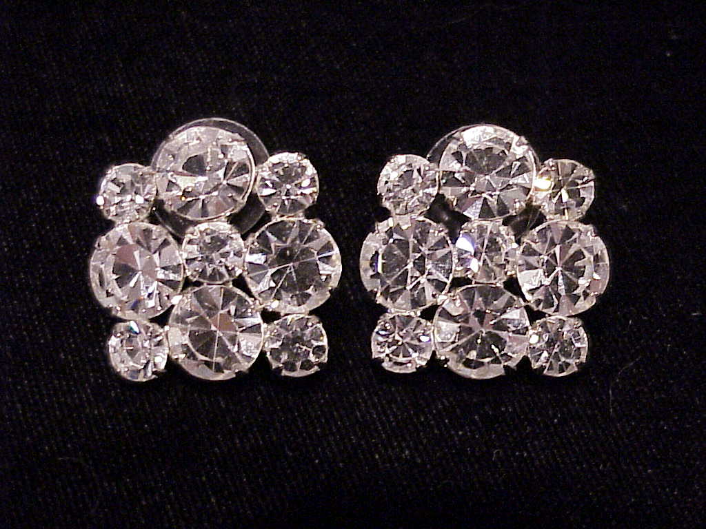 Brilliant Clear Rhinestone Pierced Earrings