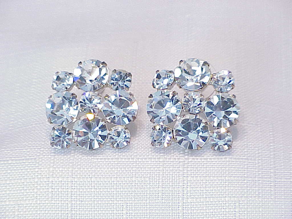 Brilliant Clear Rhinestone Pierced Earrings