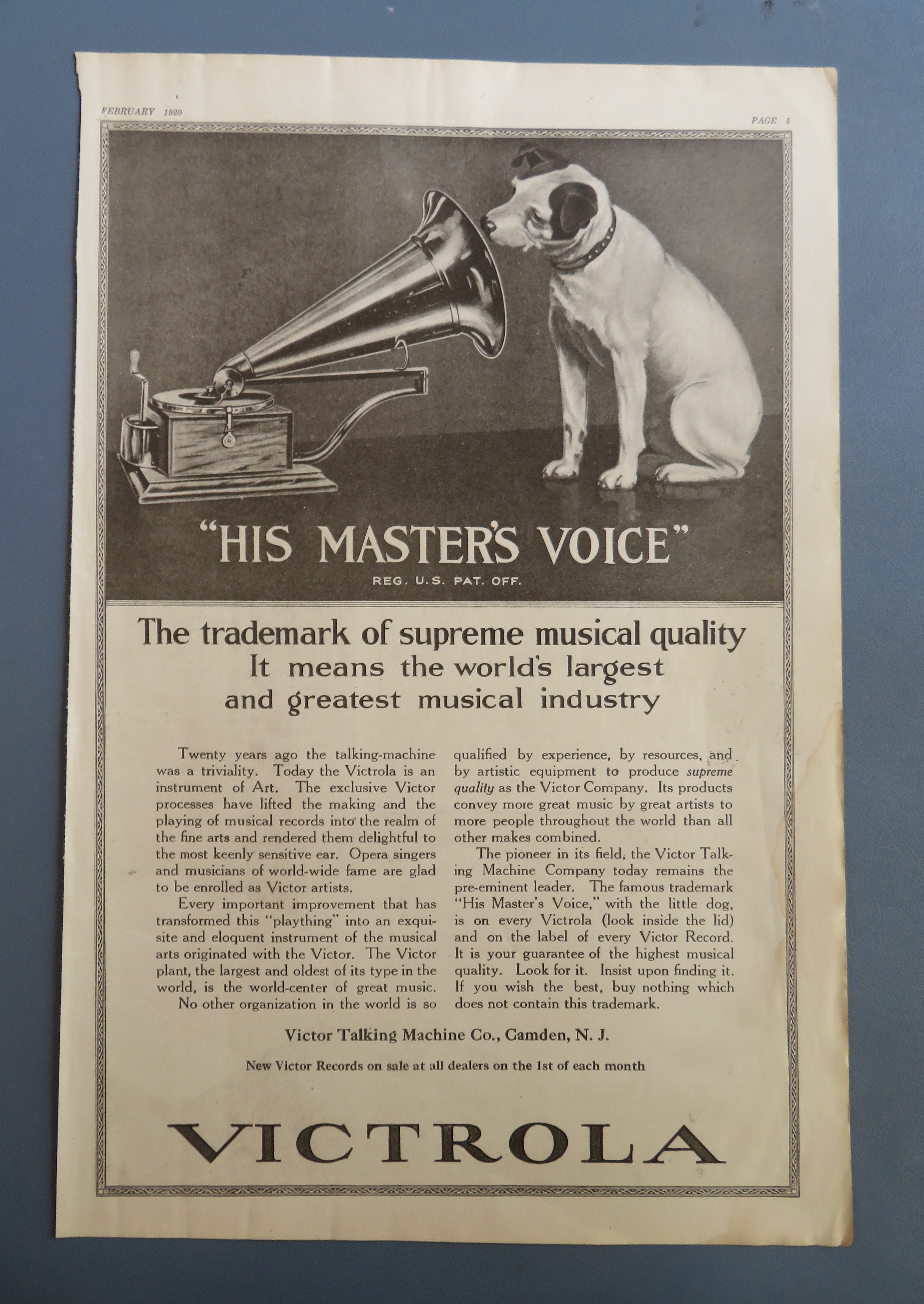 1920 Victrola with His Master's Voice