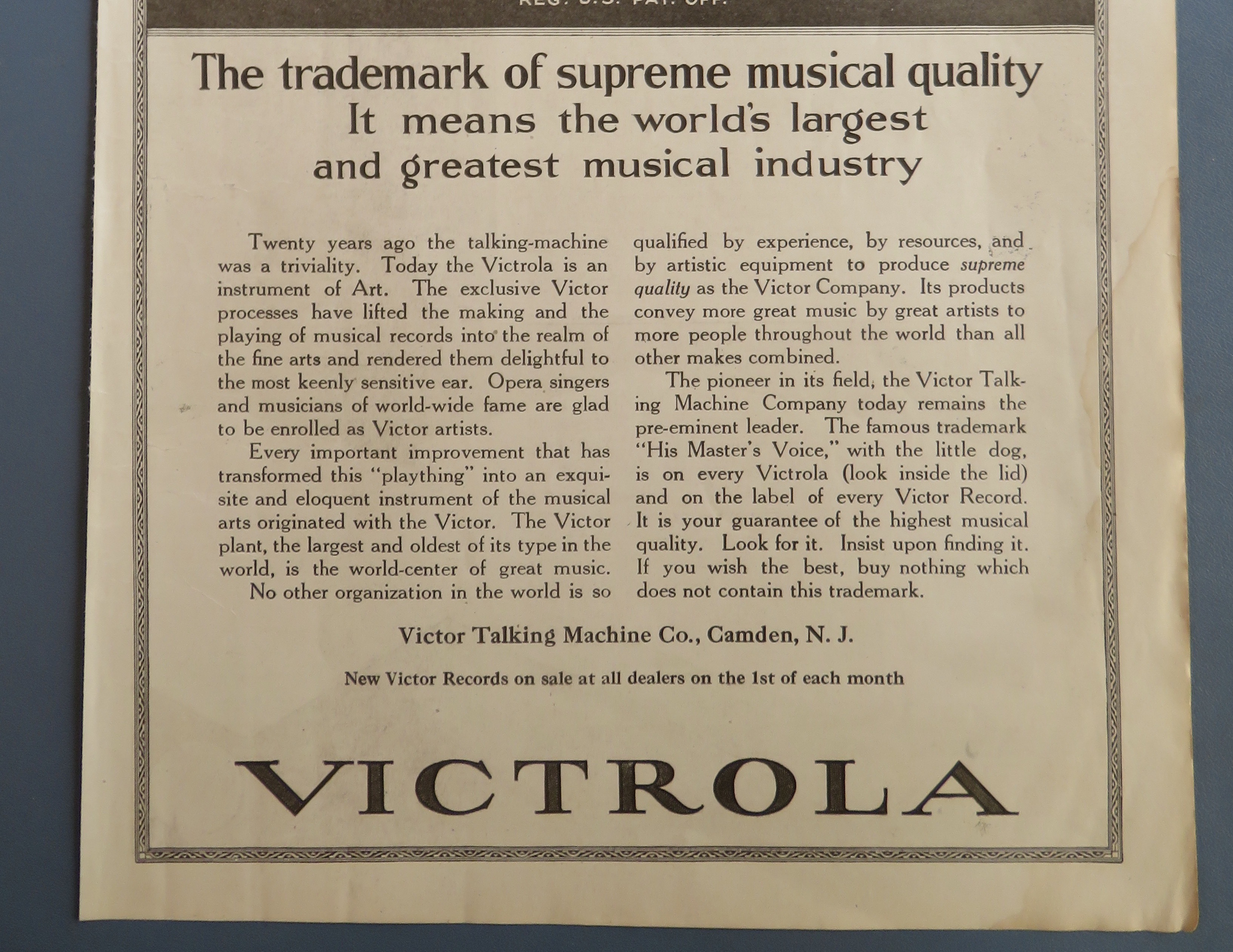 1920 Victrola with His Master's Voice