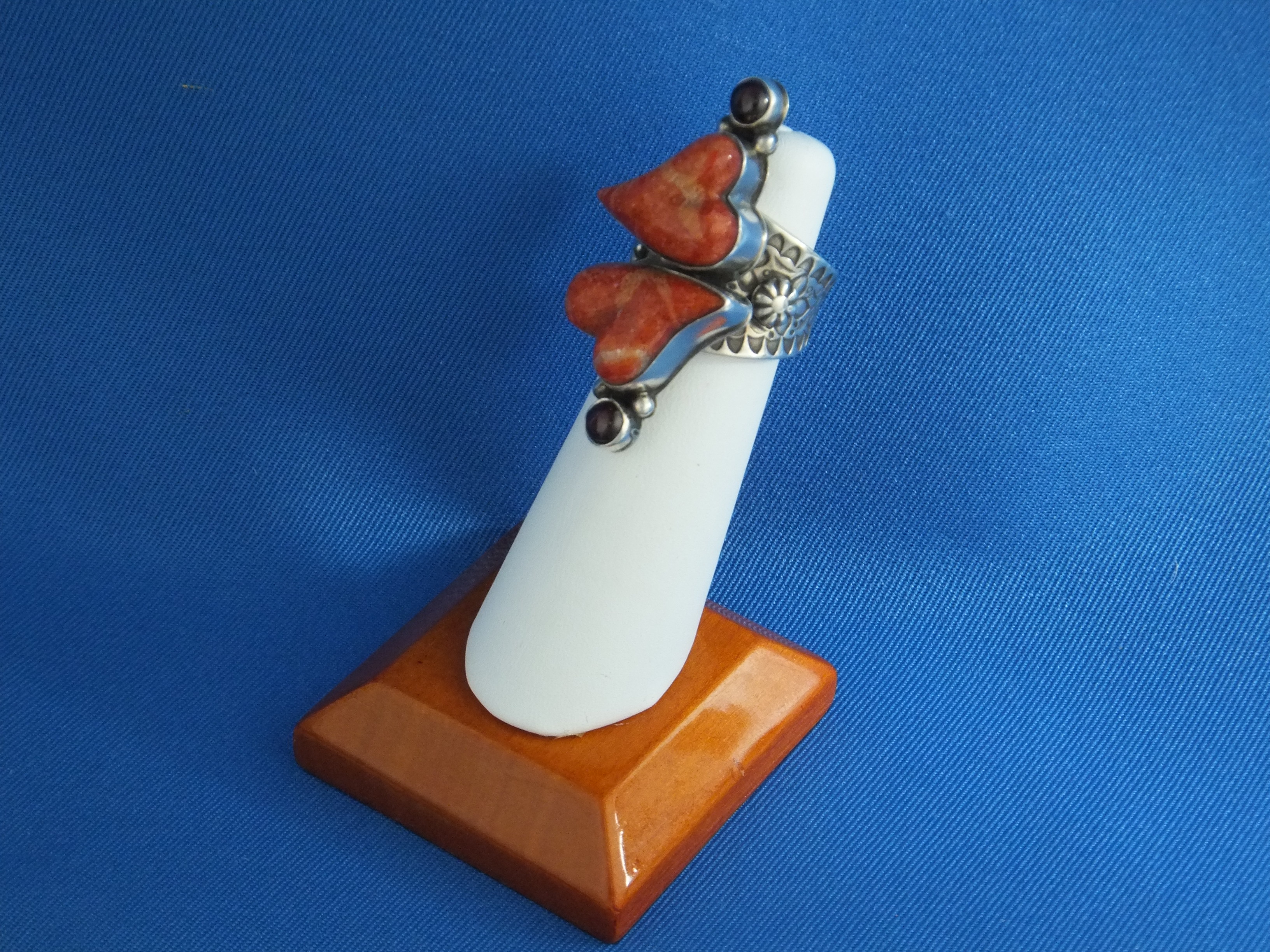David Troutman Sterling Silver Apple Coral Hearts Ring