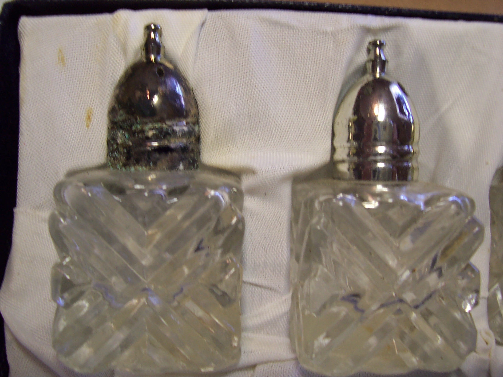 Rogers Silver Plated Crystal Salt pepper set