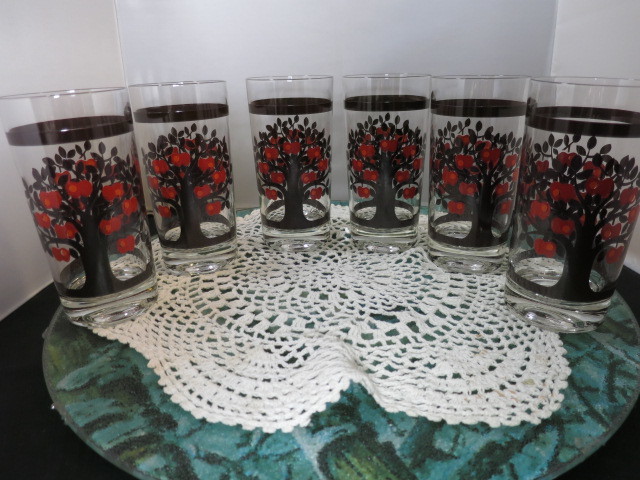 Colony Apple Apple Tree Glasses and Pitcher Set Johnny Appleseed