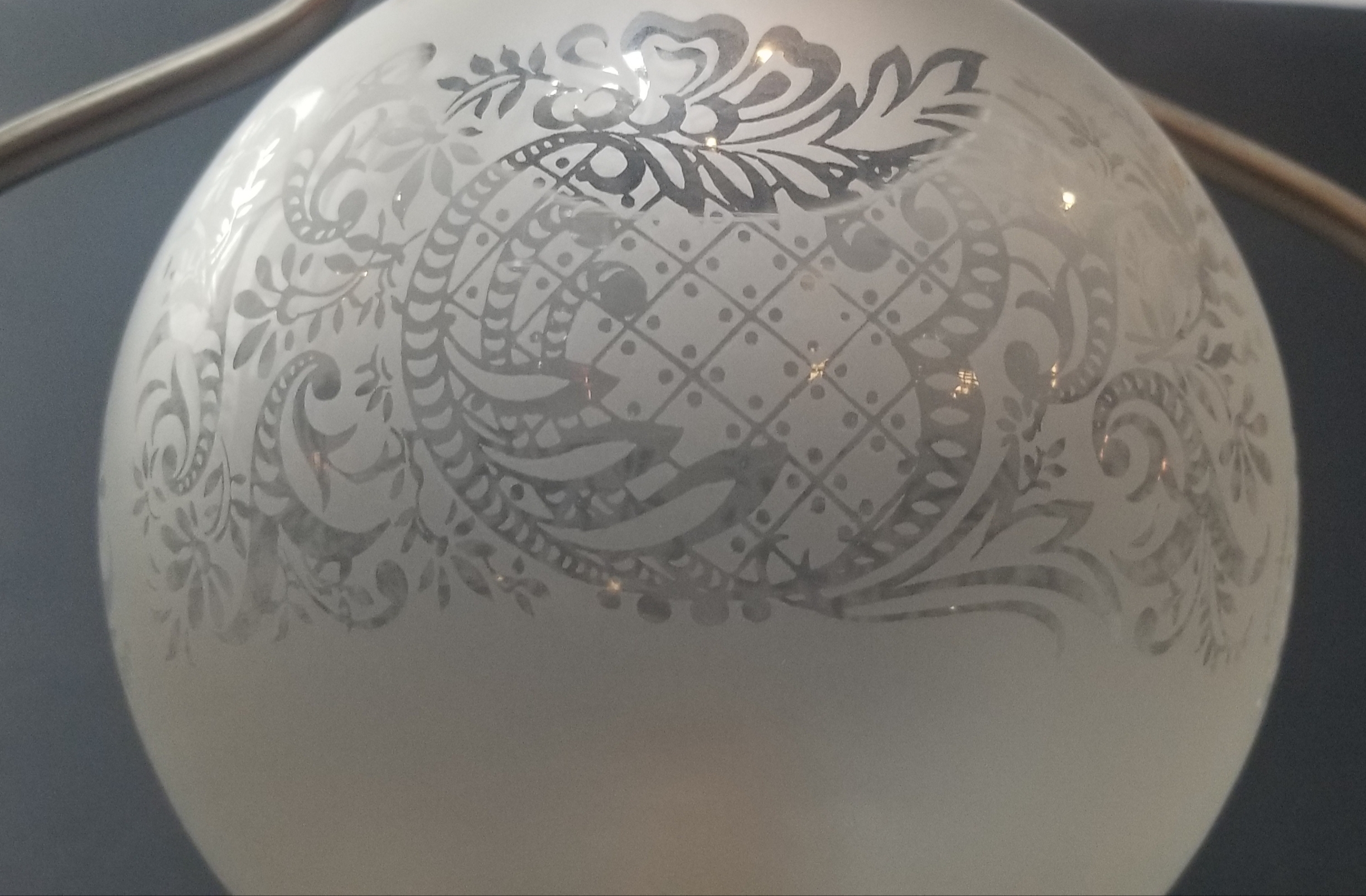 Single globe light fixture with antique glass