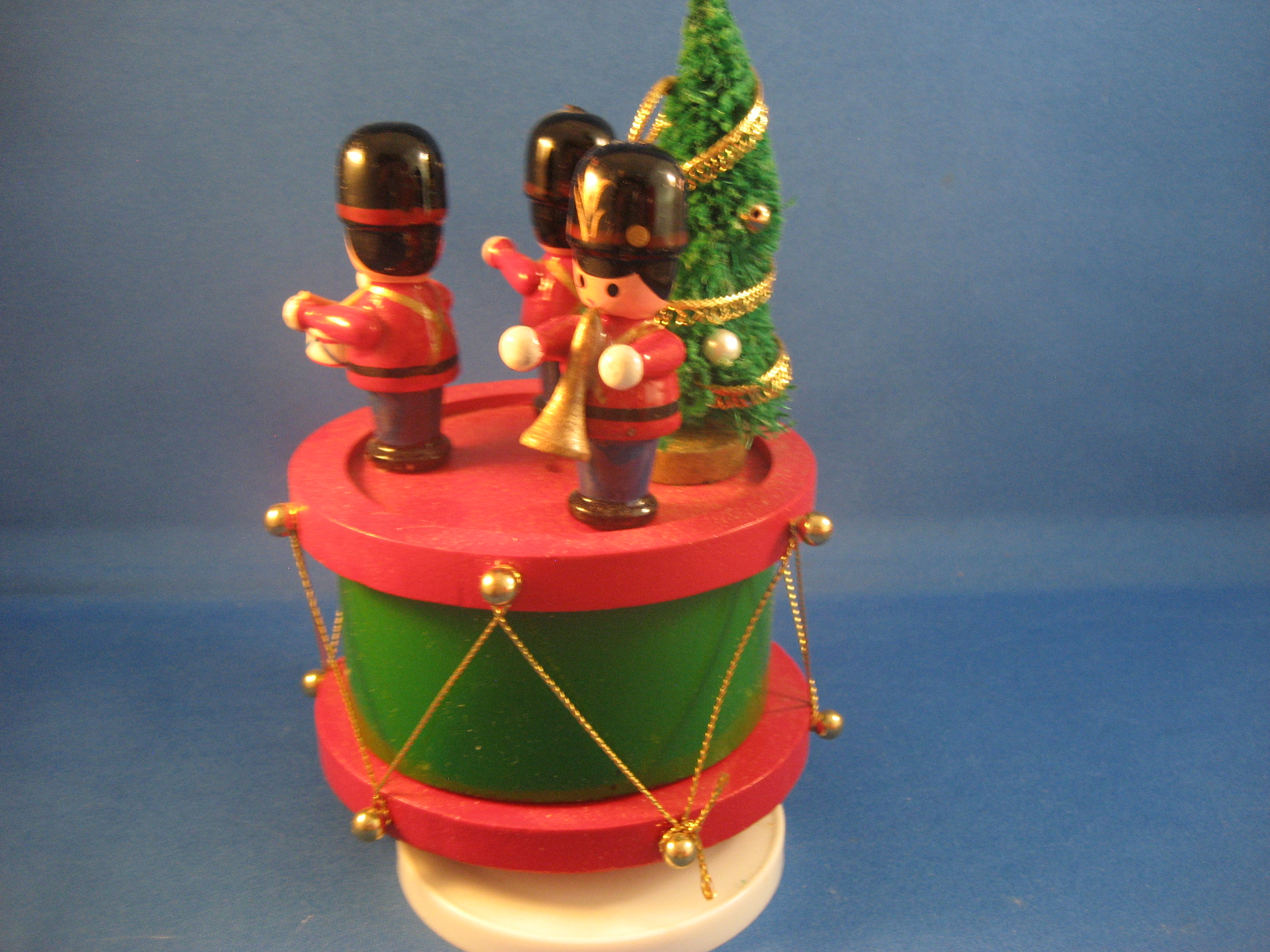 Musical Figurines With Christmas Tree Music Box
