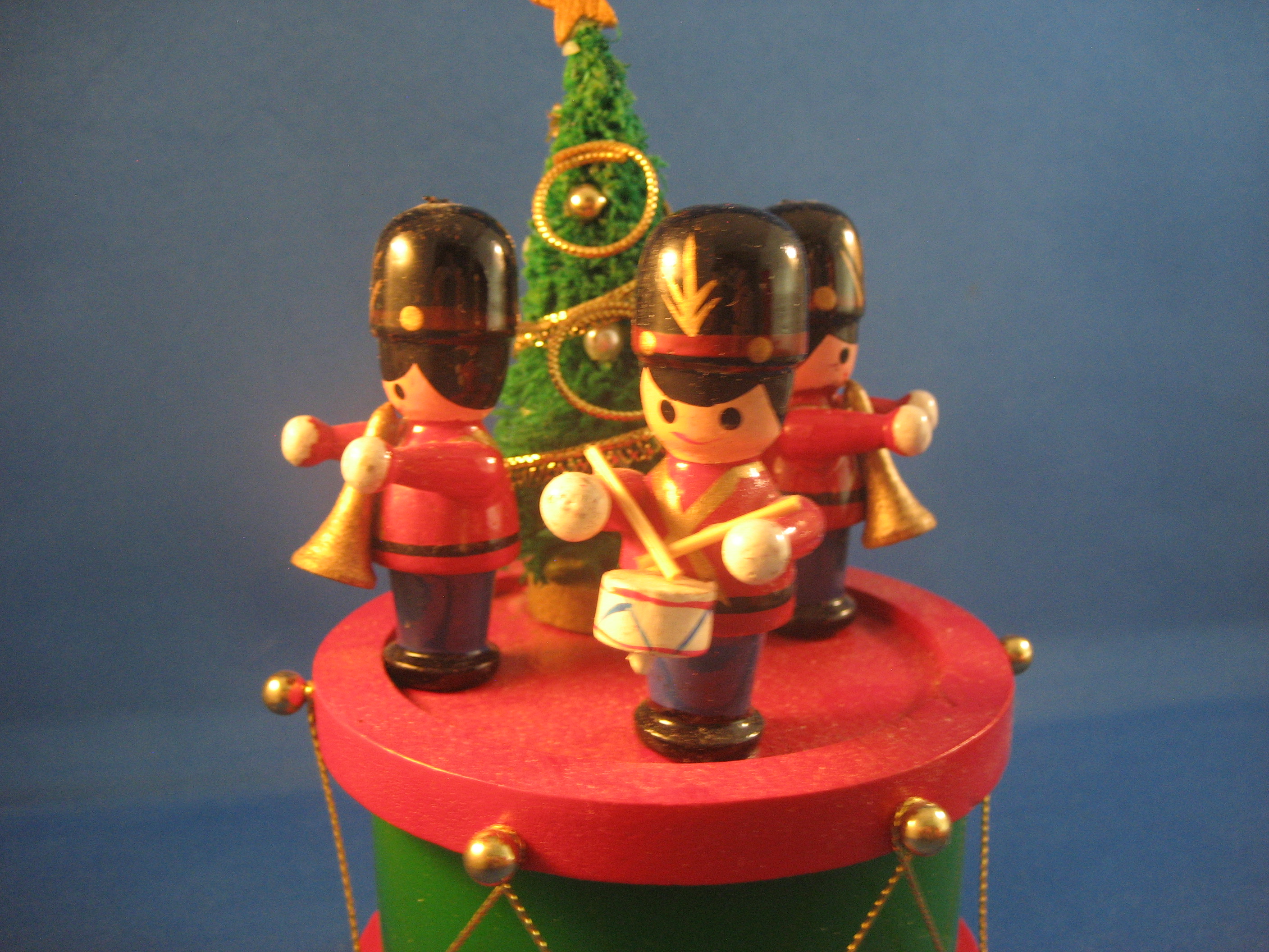 Musical Figurines With Christmas Tree Music Box