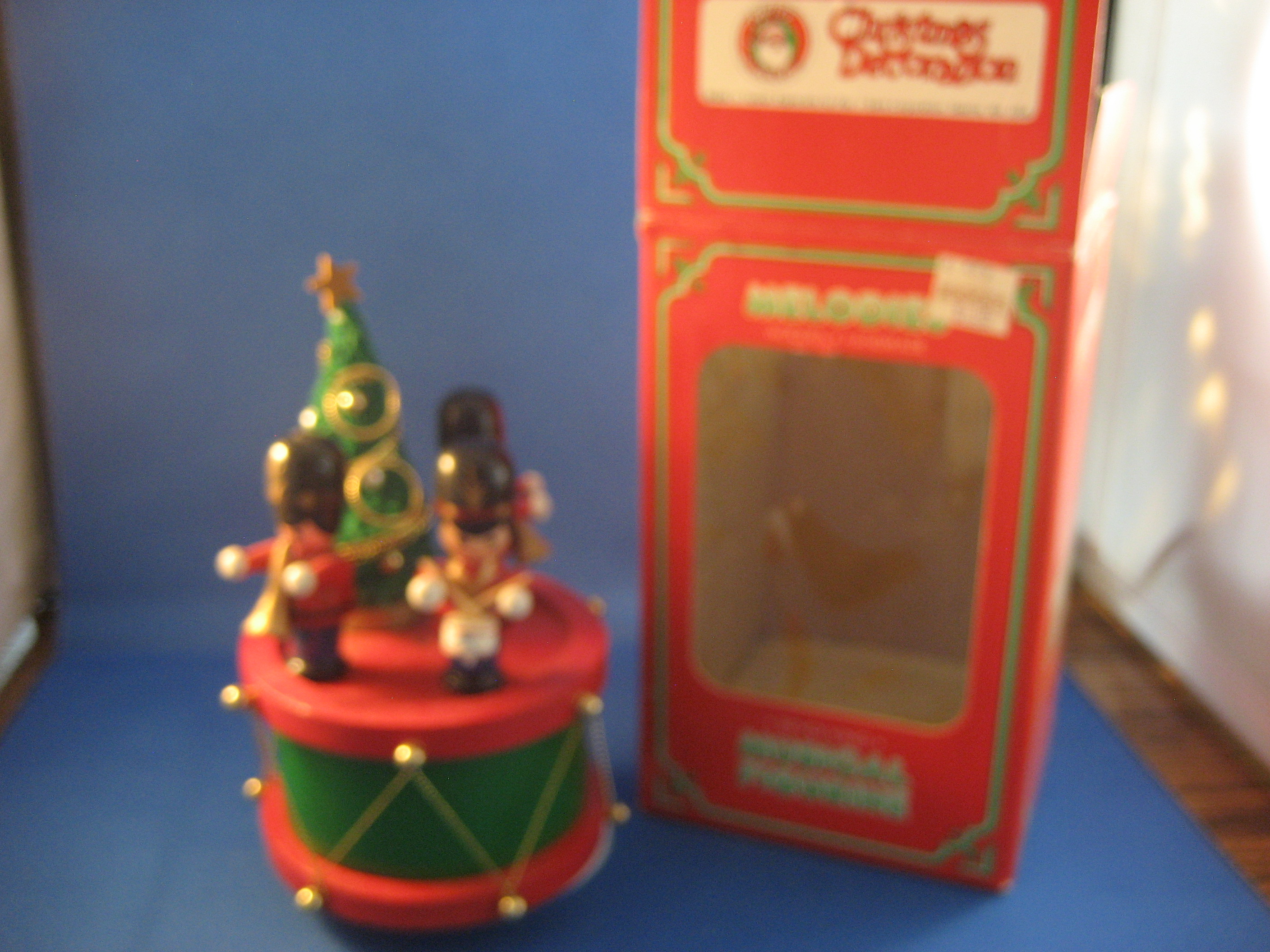 Musical Figurines With Christmas Tree Music Box