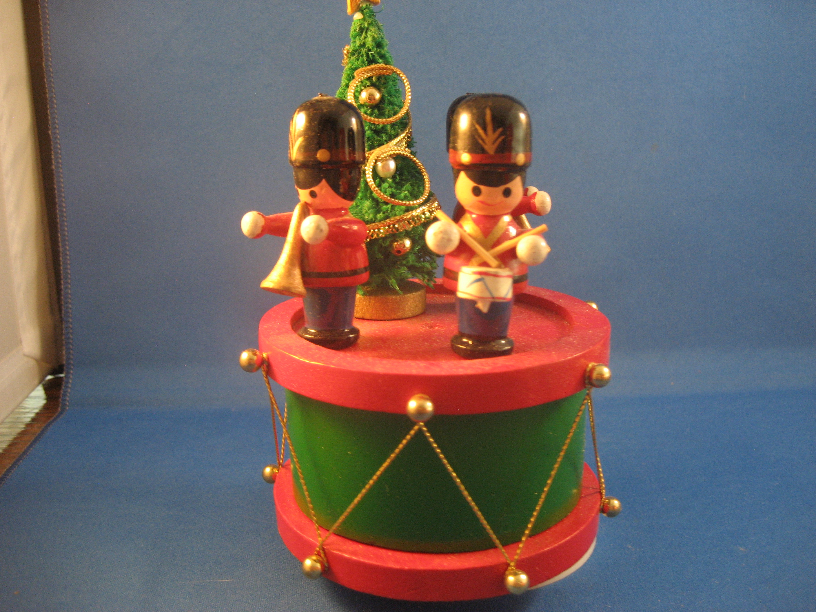 Musical Figurines With Christmas Tree Music Box