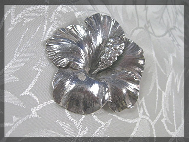 CINI Sterling Silver Hibiscus Flower Brooch