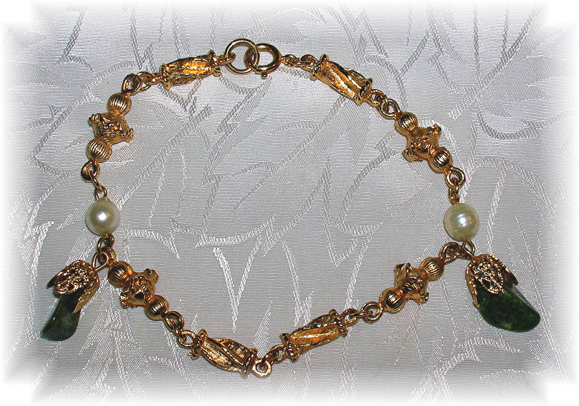 7 3.4 Inch Goldtone Pearl Jadeite Bracelet