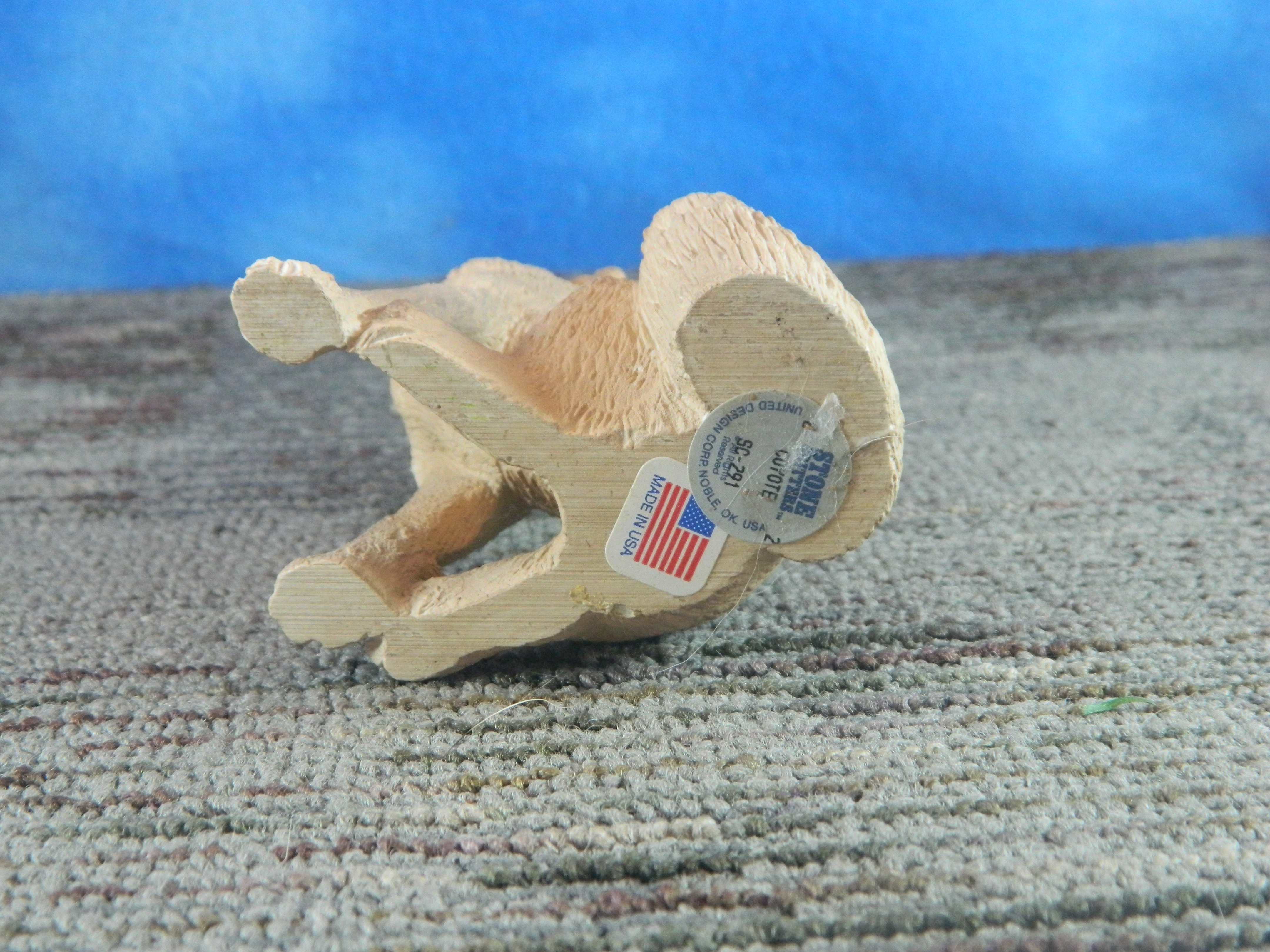 Sandicast Resin Howling Wolf