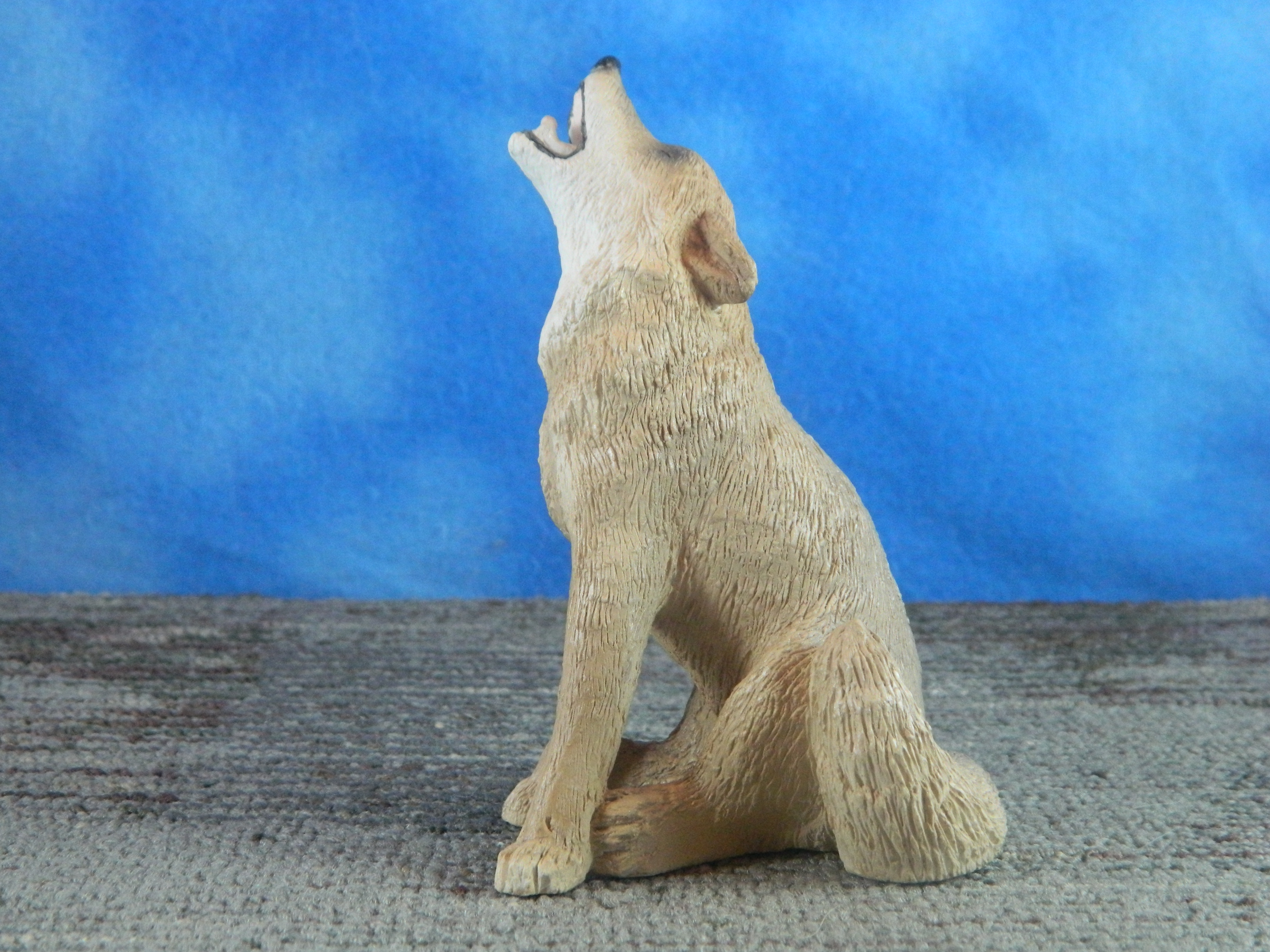 Sandicast Resin Howling Wolf