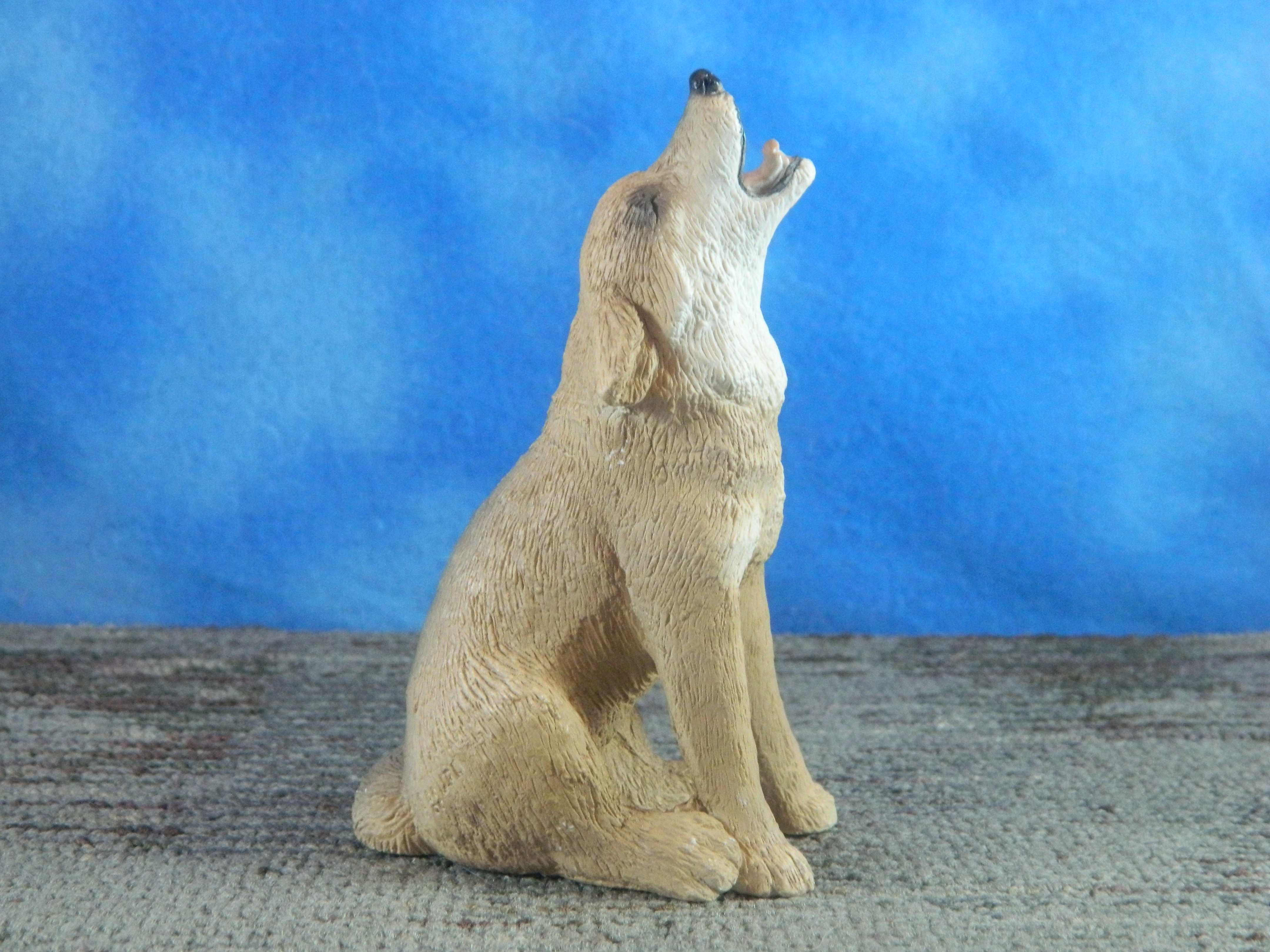 Sandicast Resin Howling Wolf