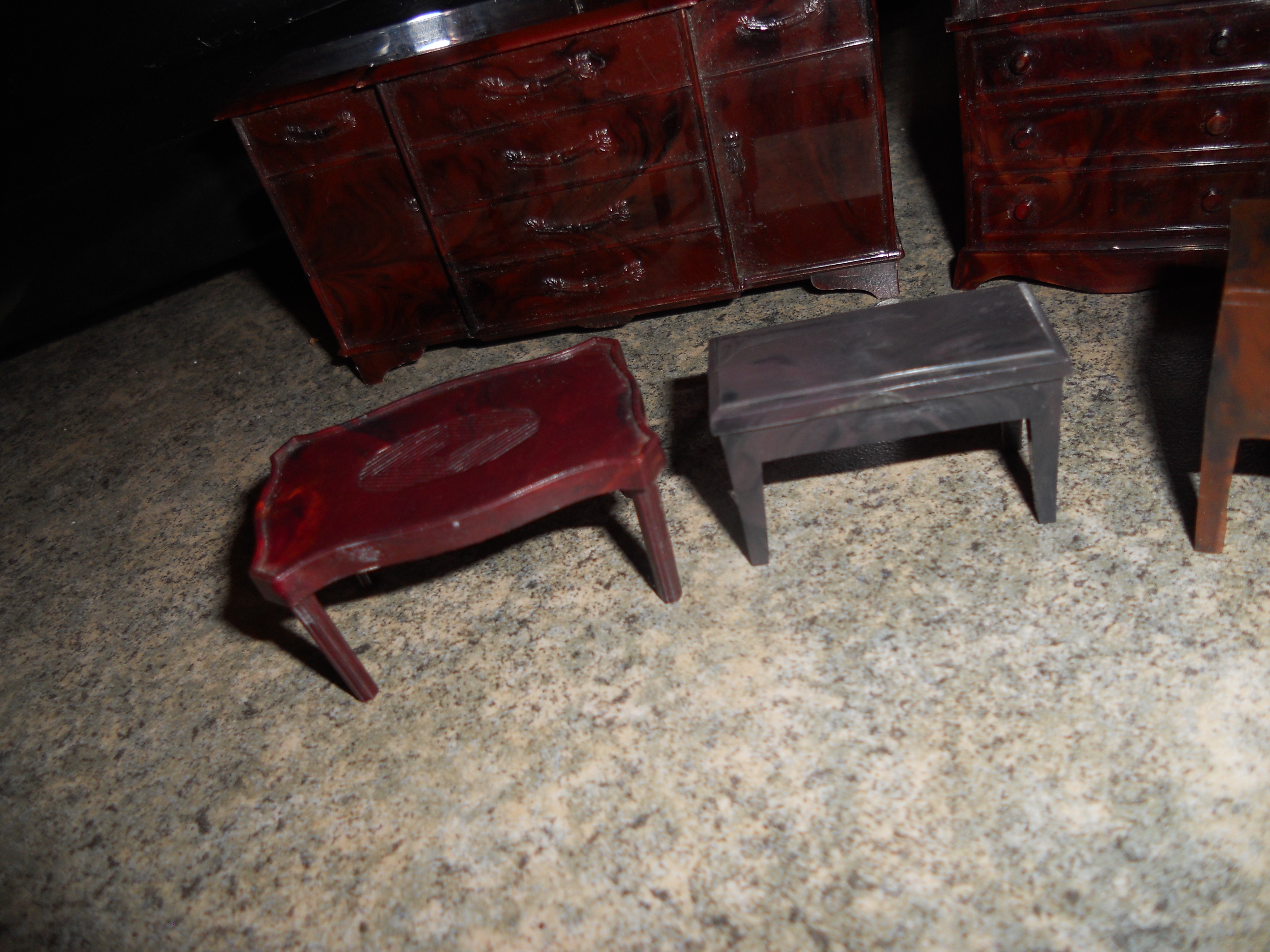 Dollhouse Furniture Lot 5 Pieces Renwal etc